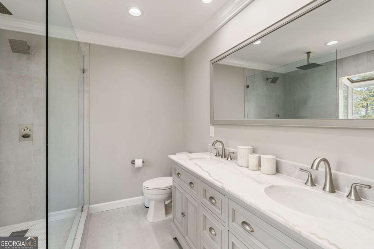 2492 Sherbrooke Drive NE