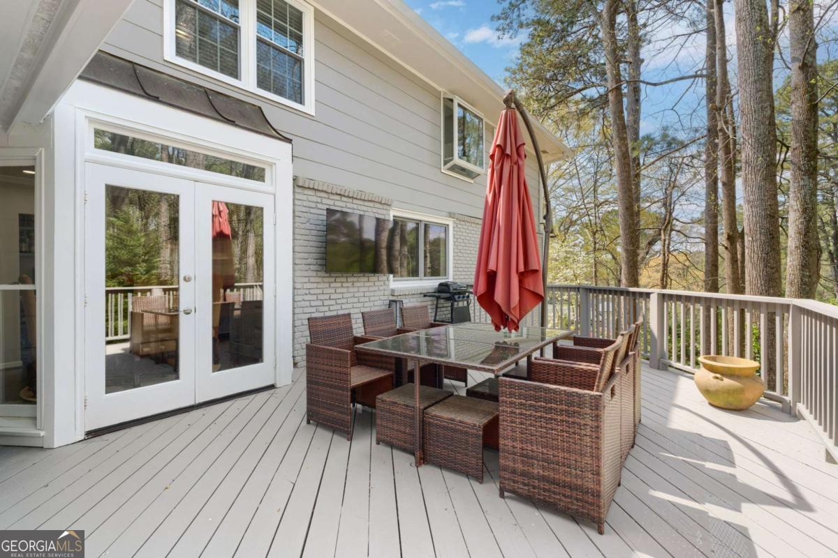 2492 Sherbrooke Drive NE