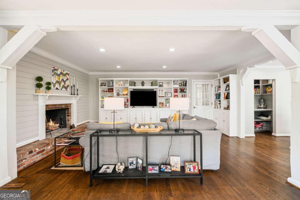 2492 Sherbrooke Drive NE