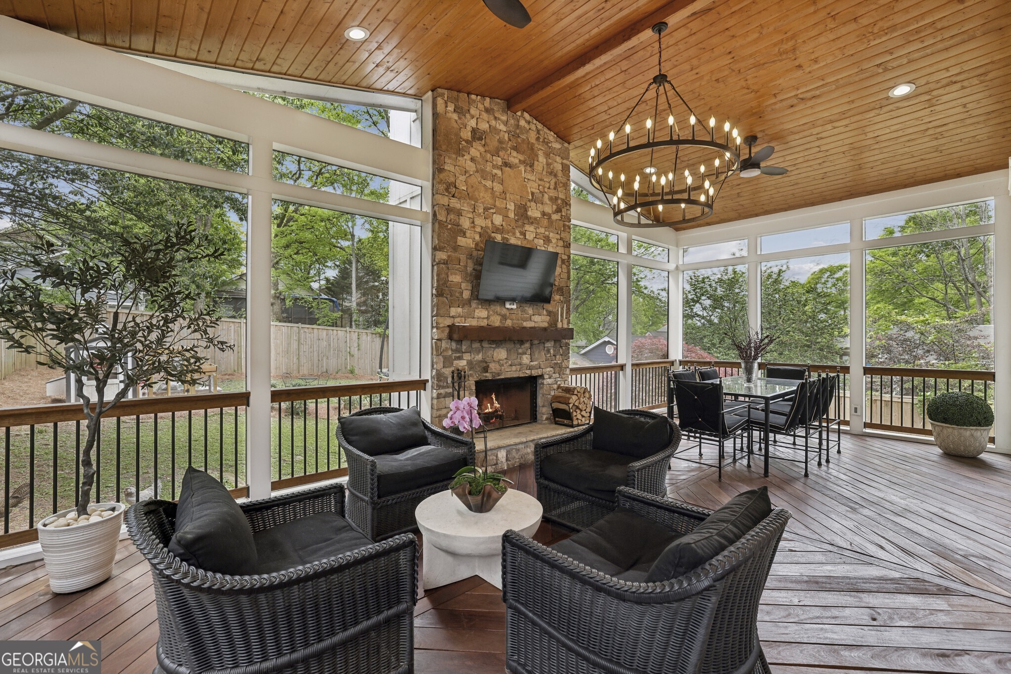 309 Pavillion Street SE