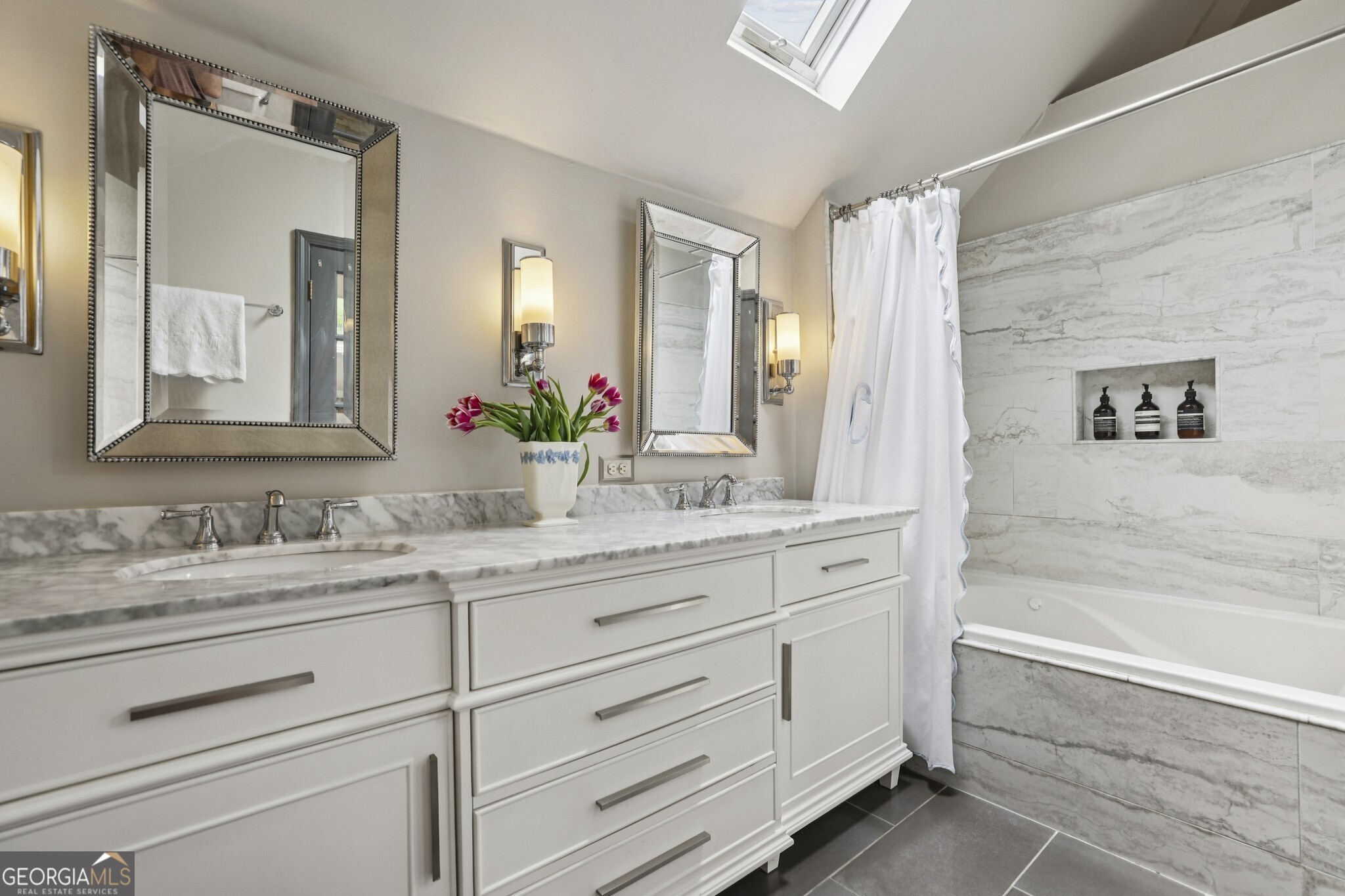 309 Pavillion Street SE