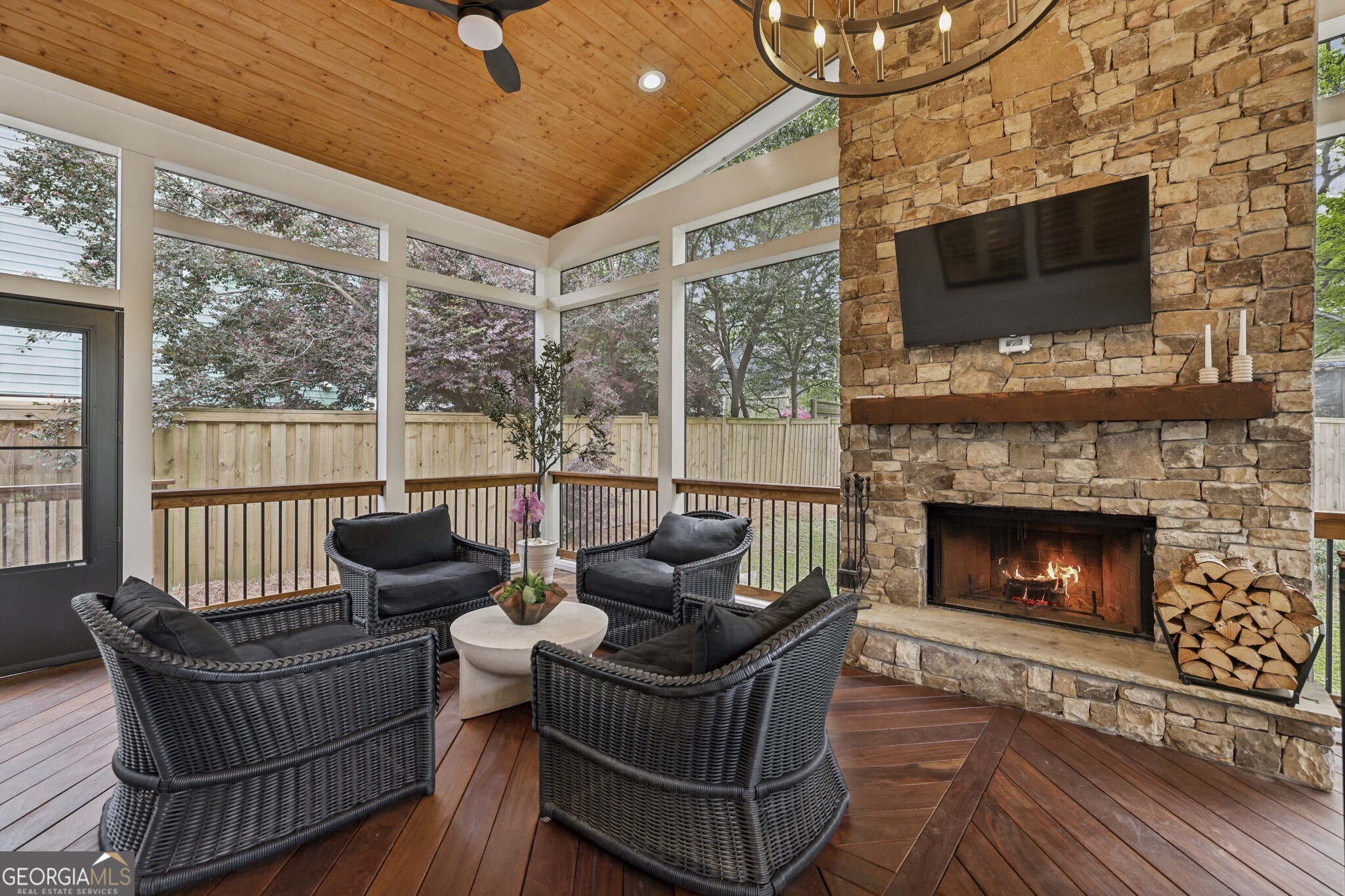 309 Pavillion Street SE