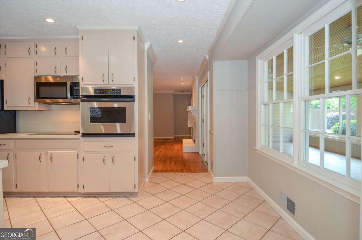 5586 Crestwood Drive