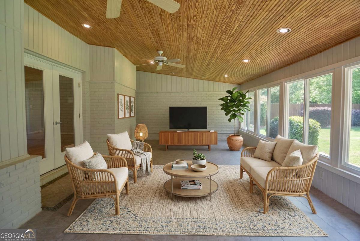 5586 Crestwood Drive