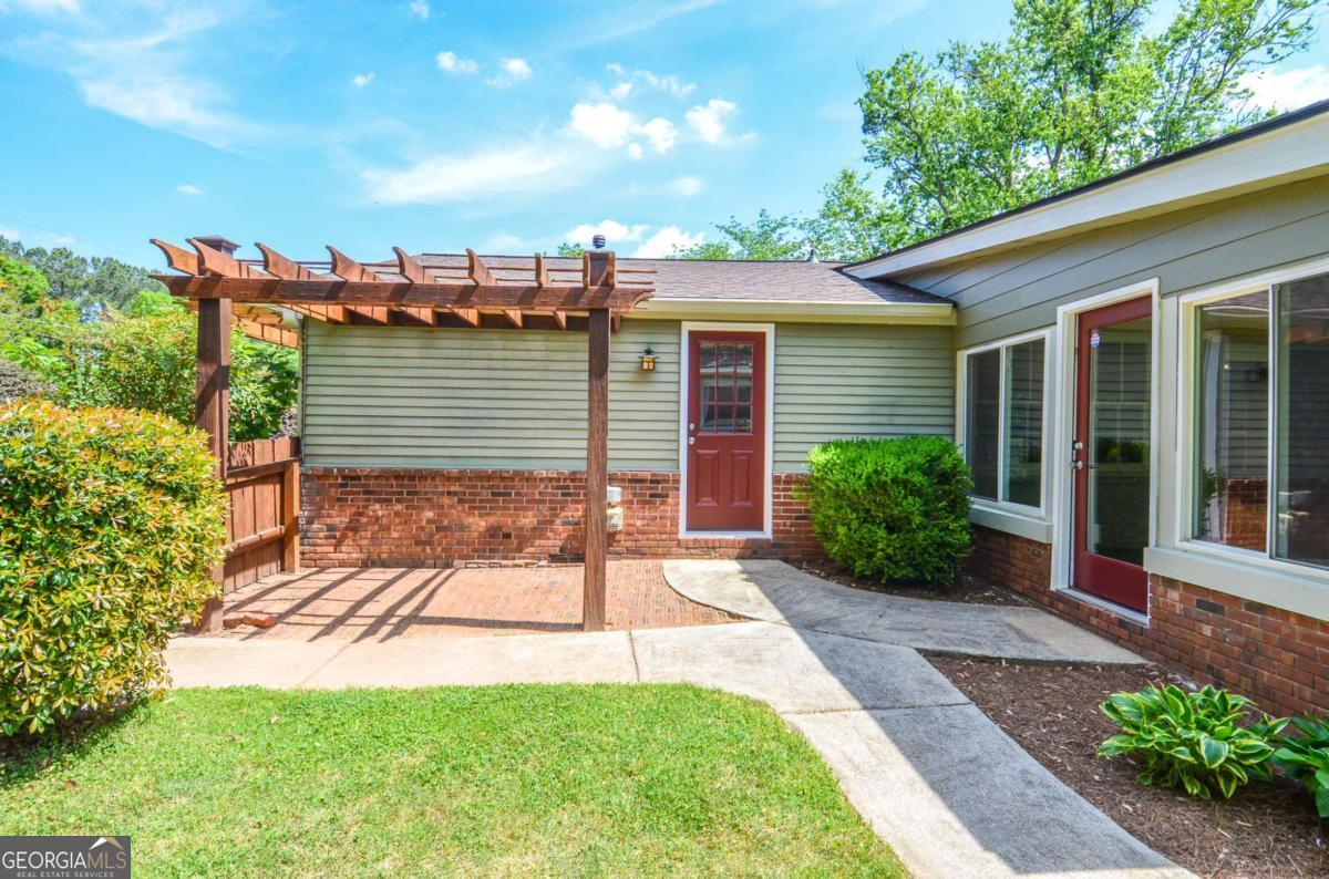 5586 Crestwood Drive