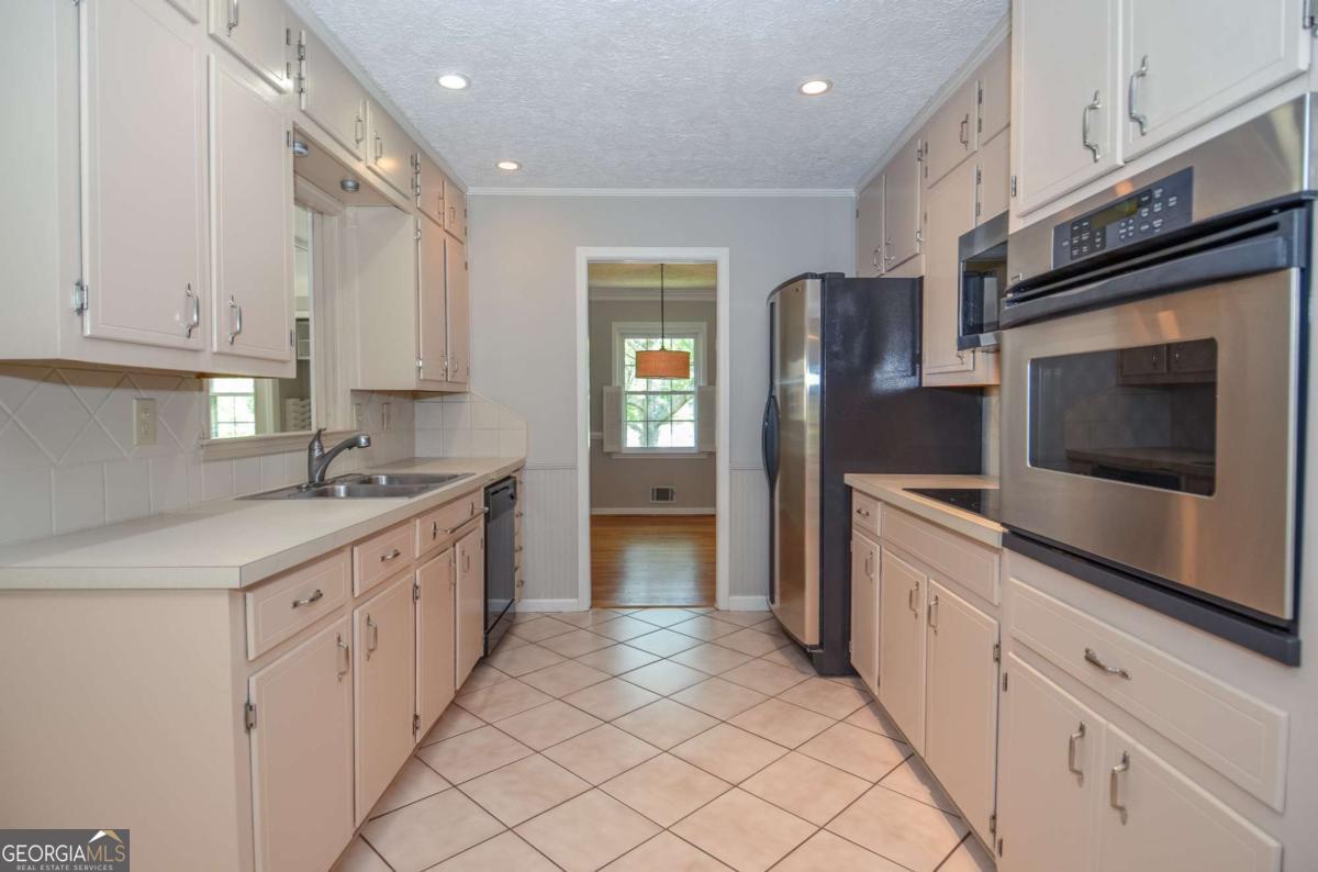 5586 Crestwood Drive