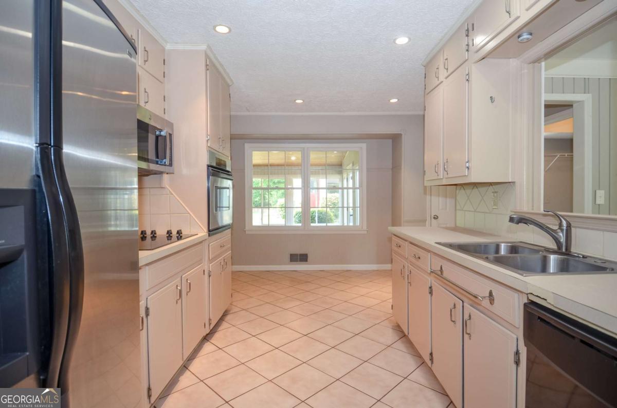 5586 Crestwood Drive