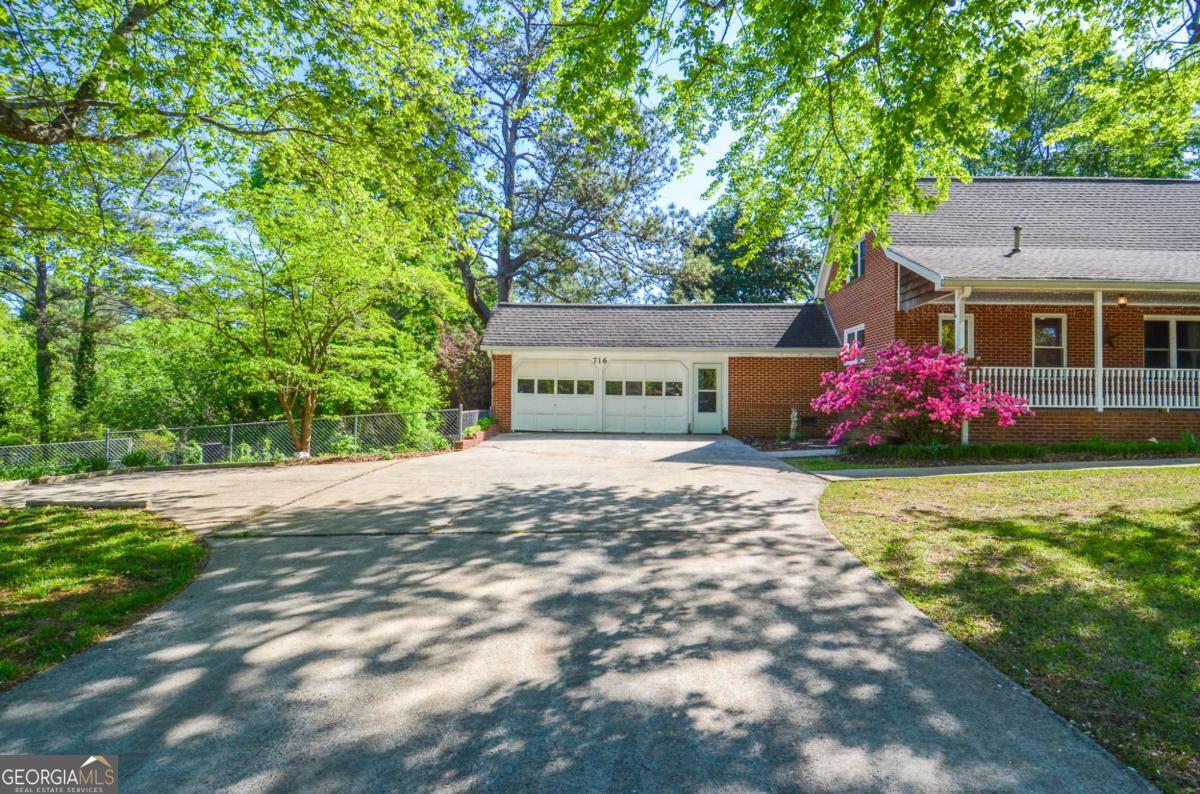 716 Killian Hill Road SW