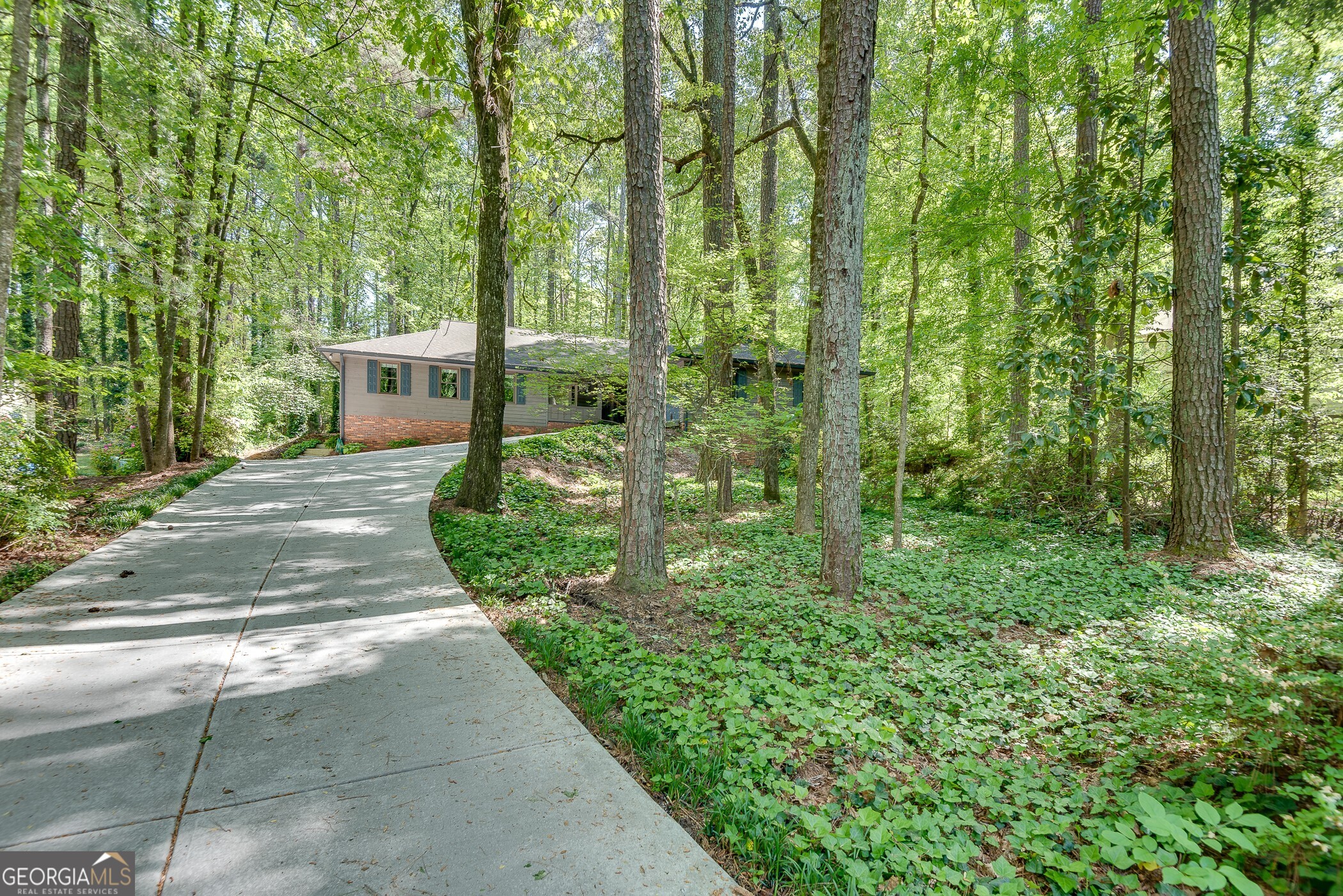 3684 Hunting Ridge Drive SW