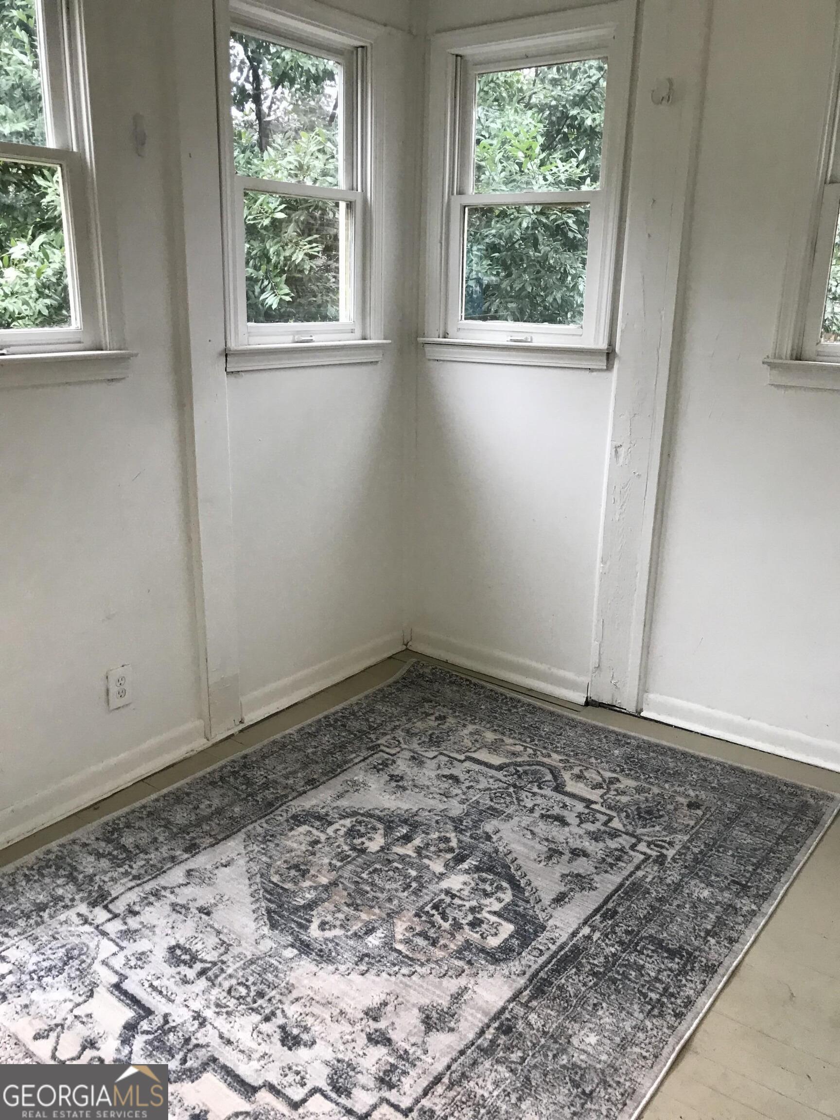 702A Myrtle Street NE