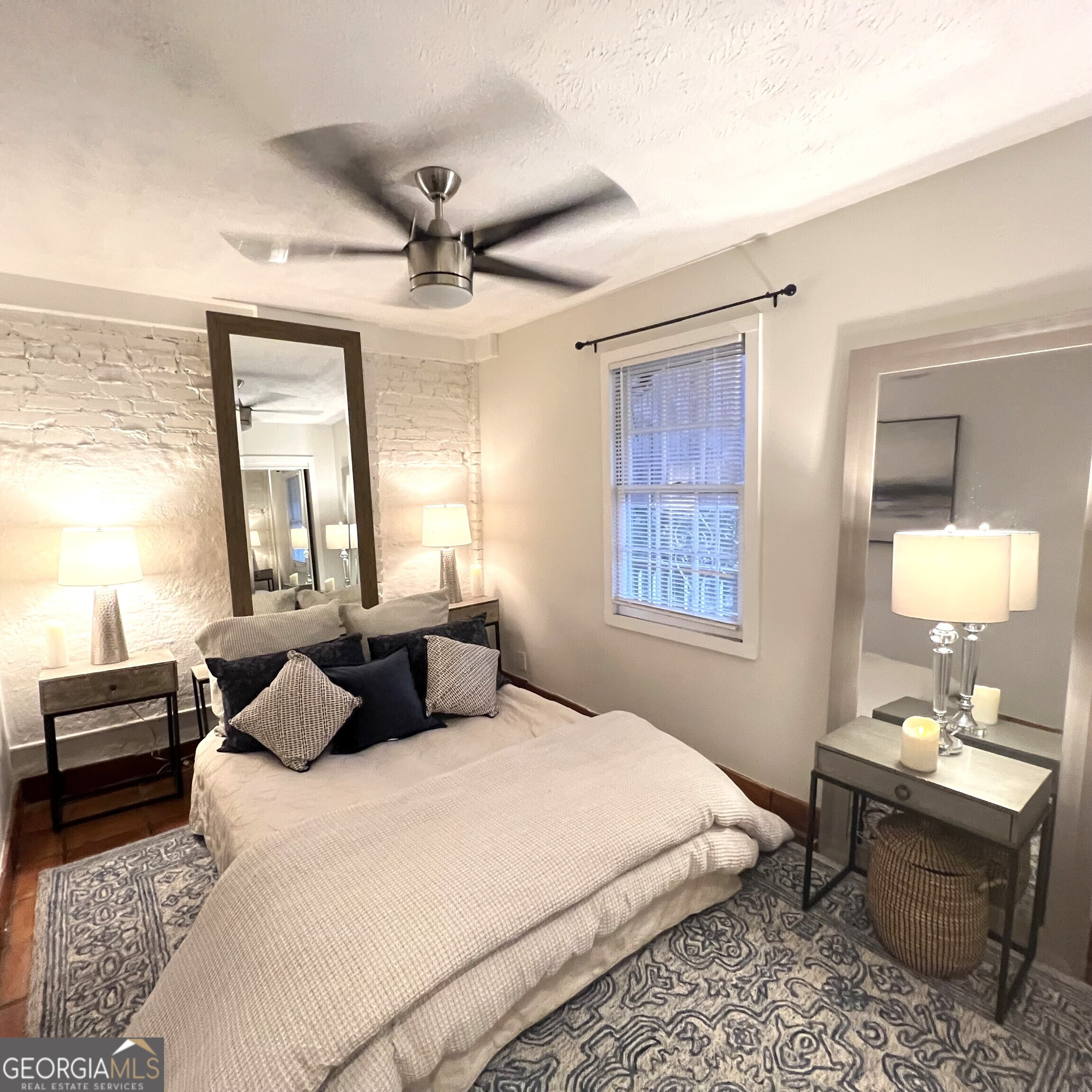 702A Myrtle Street NE