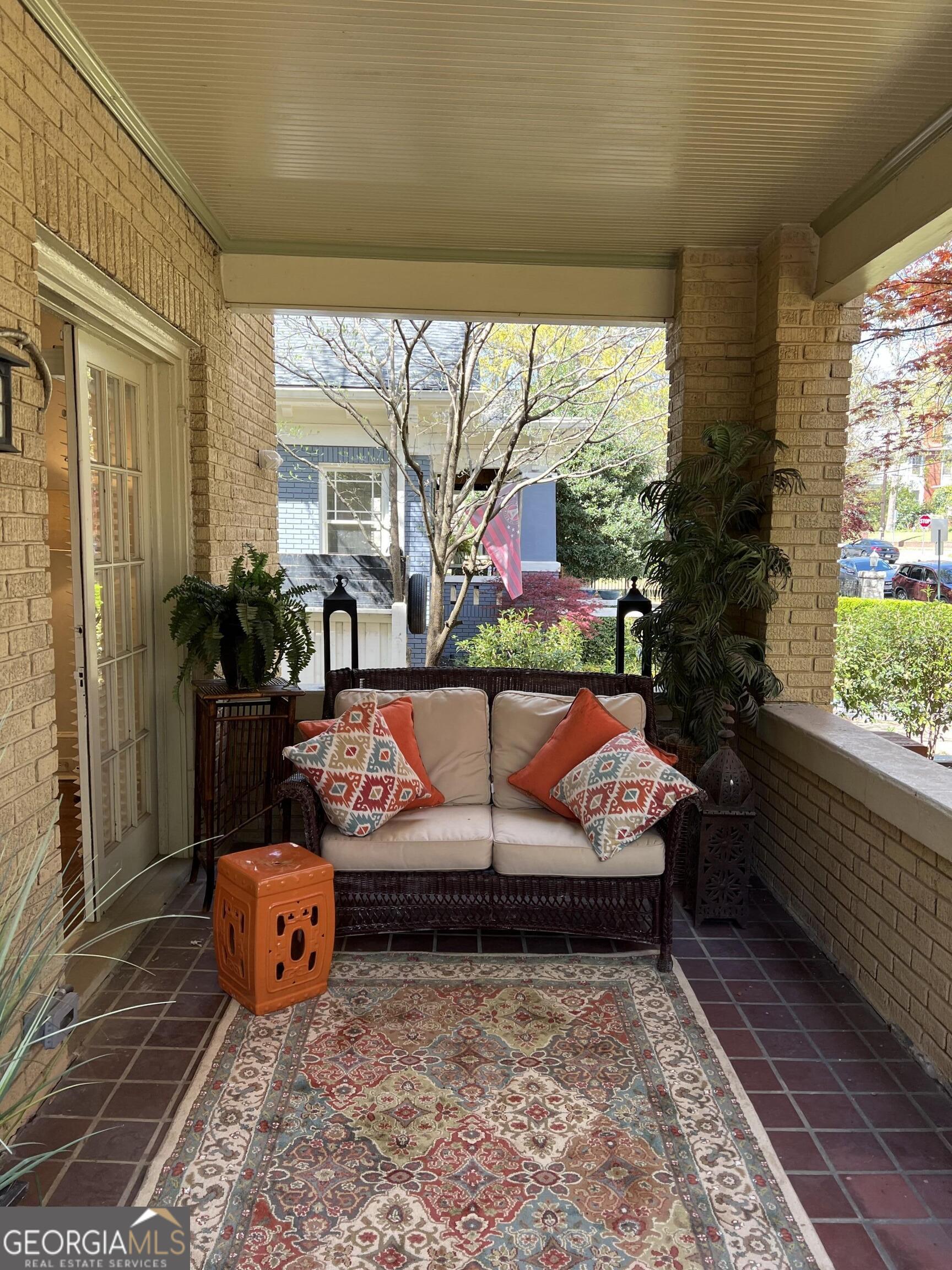 702A Myrtle Street NE