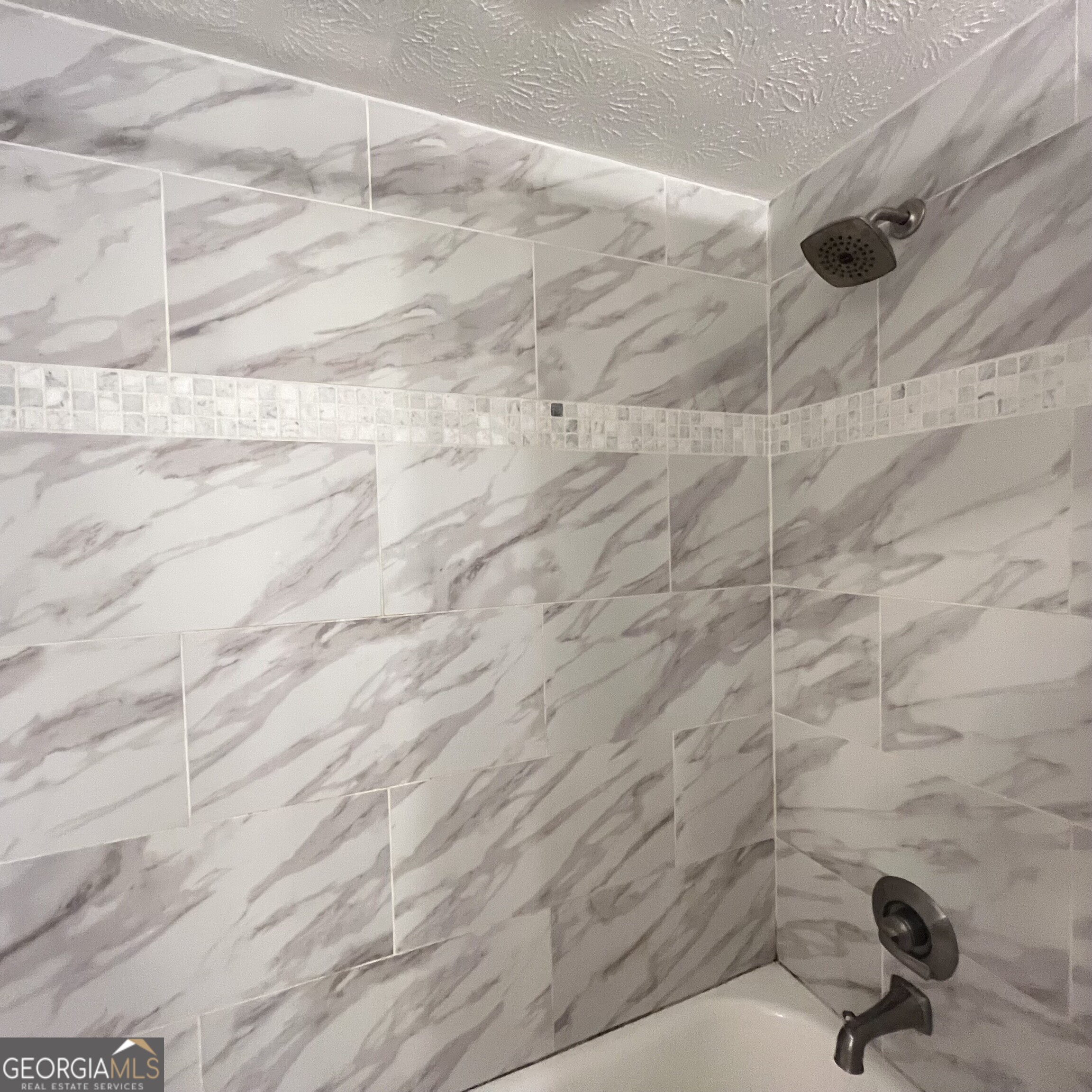 702A Myrtle Street NE