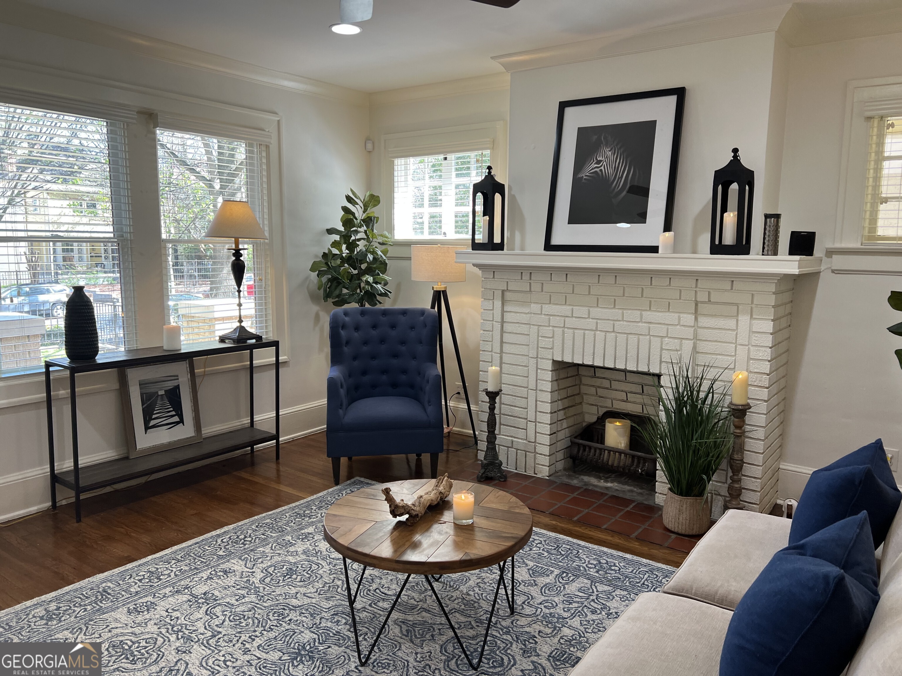 702A Myrtle Street NE