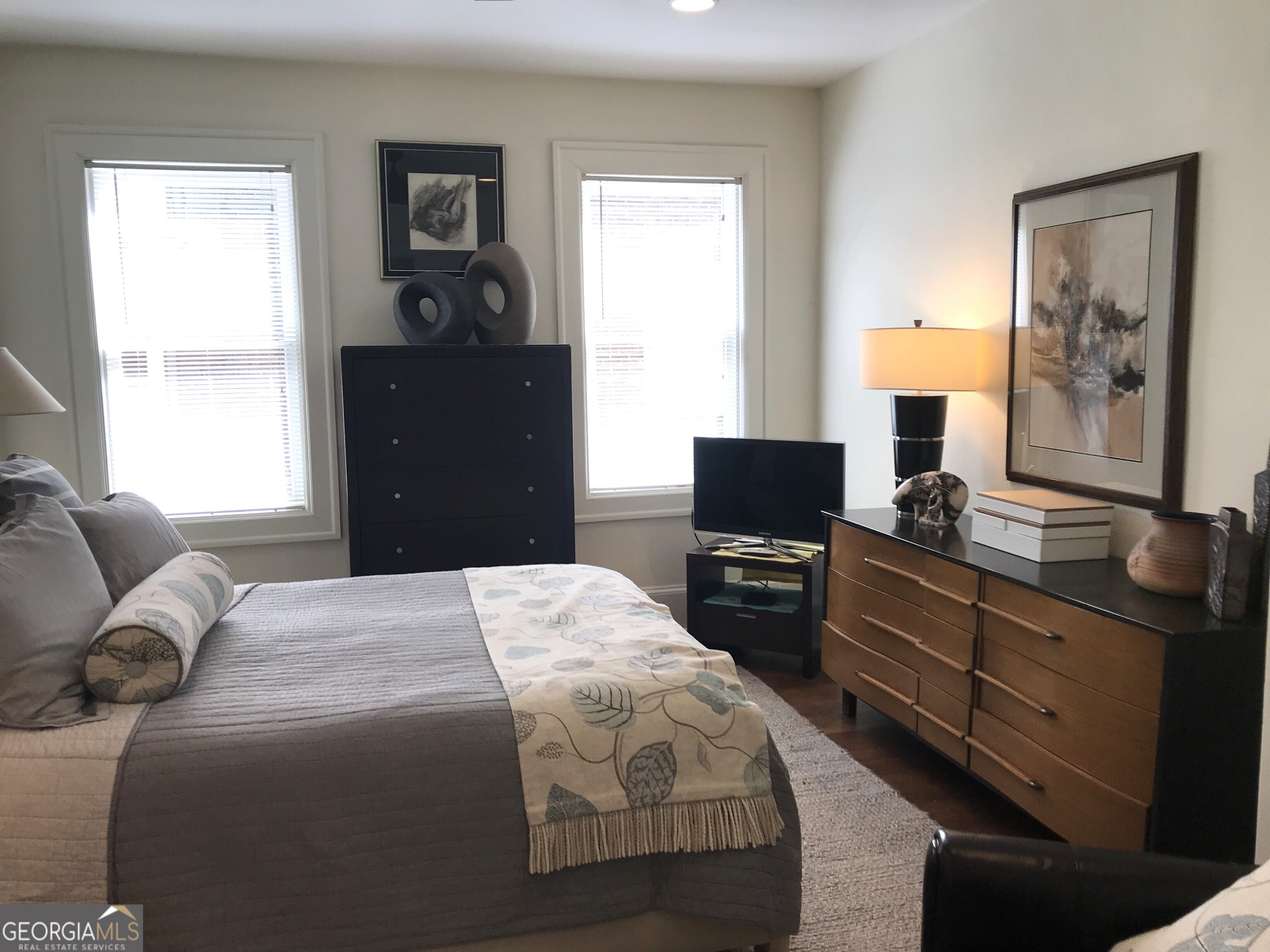 702A Myrtle Street NE