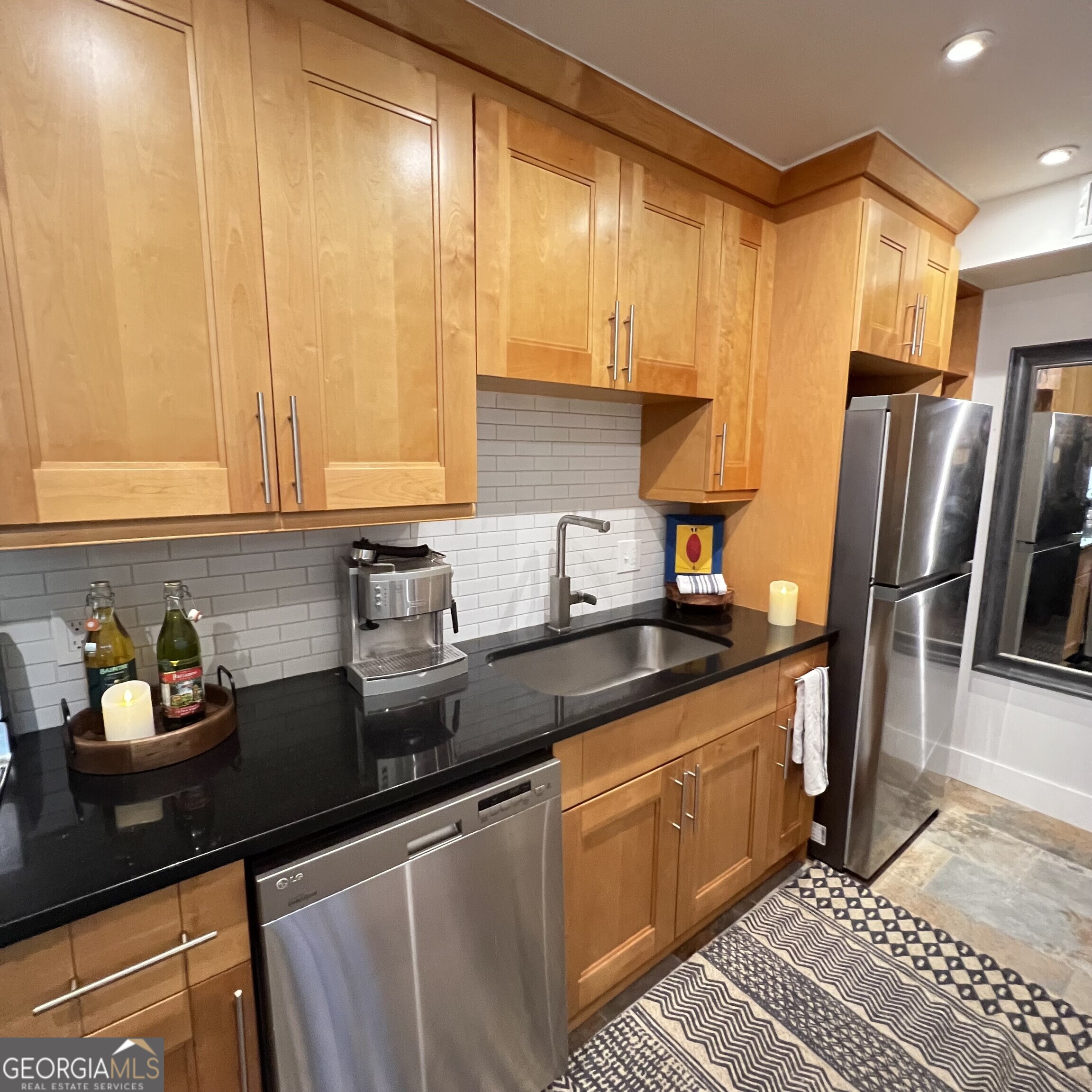 702A Myrtle Street NE