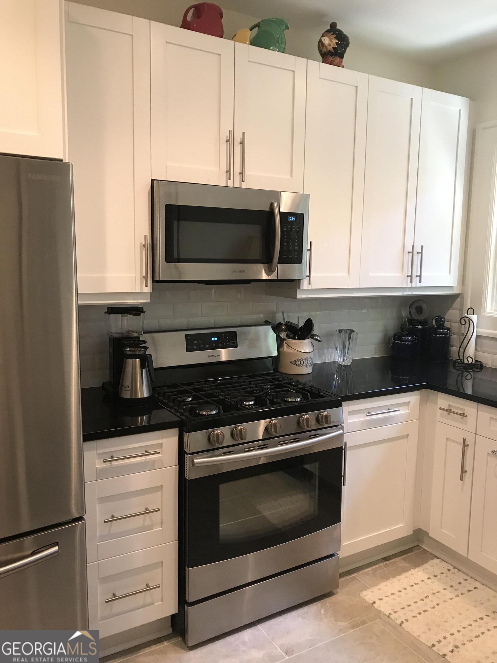 702A Myrtle Street NE