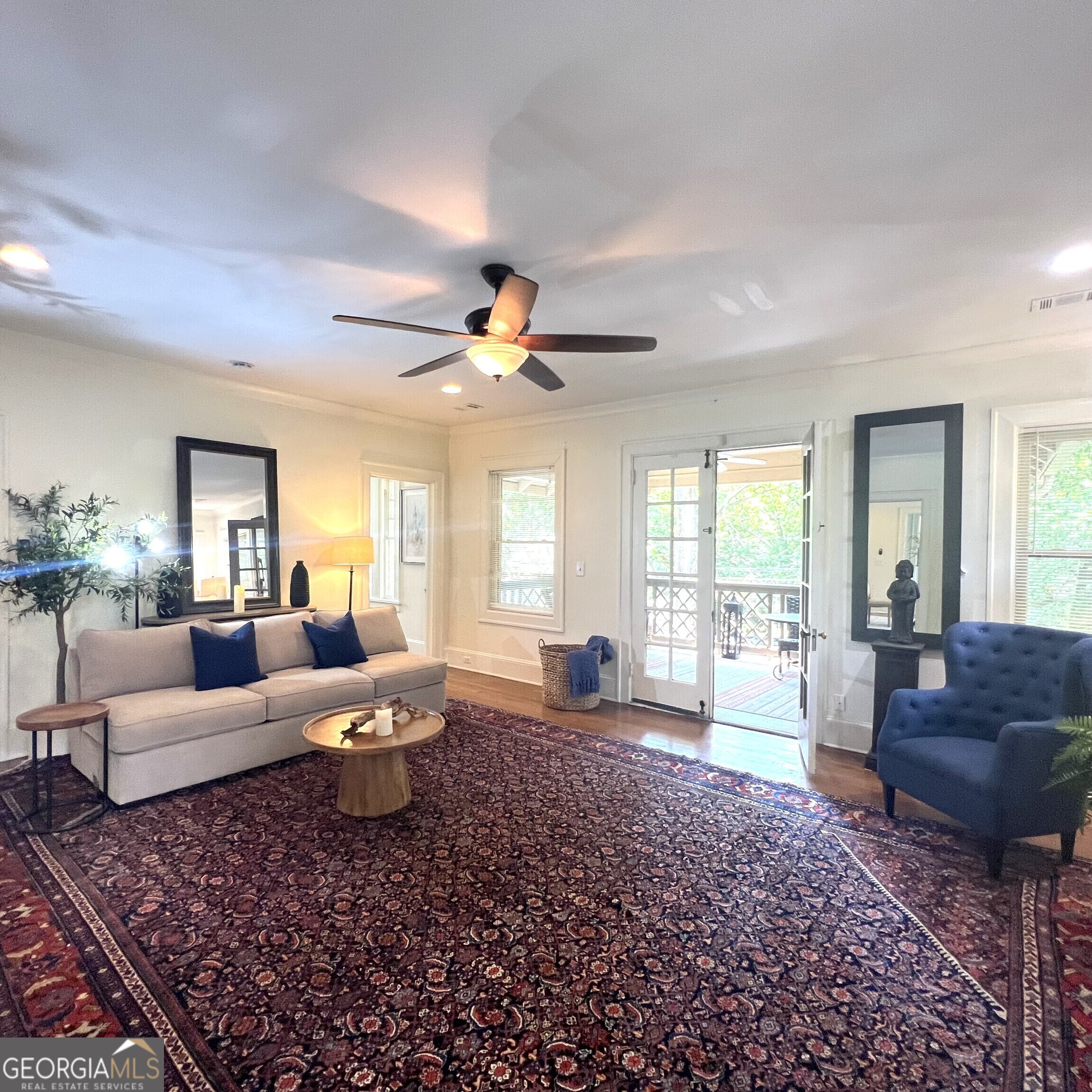 702A Myrtle Street NE