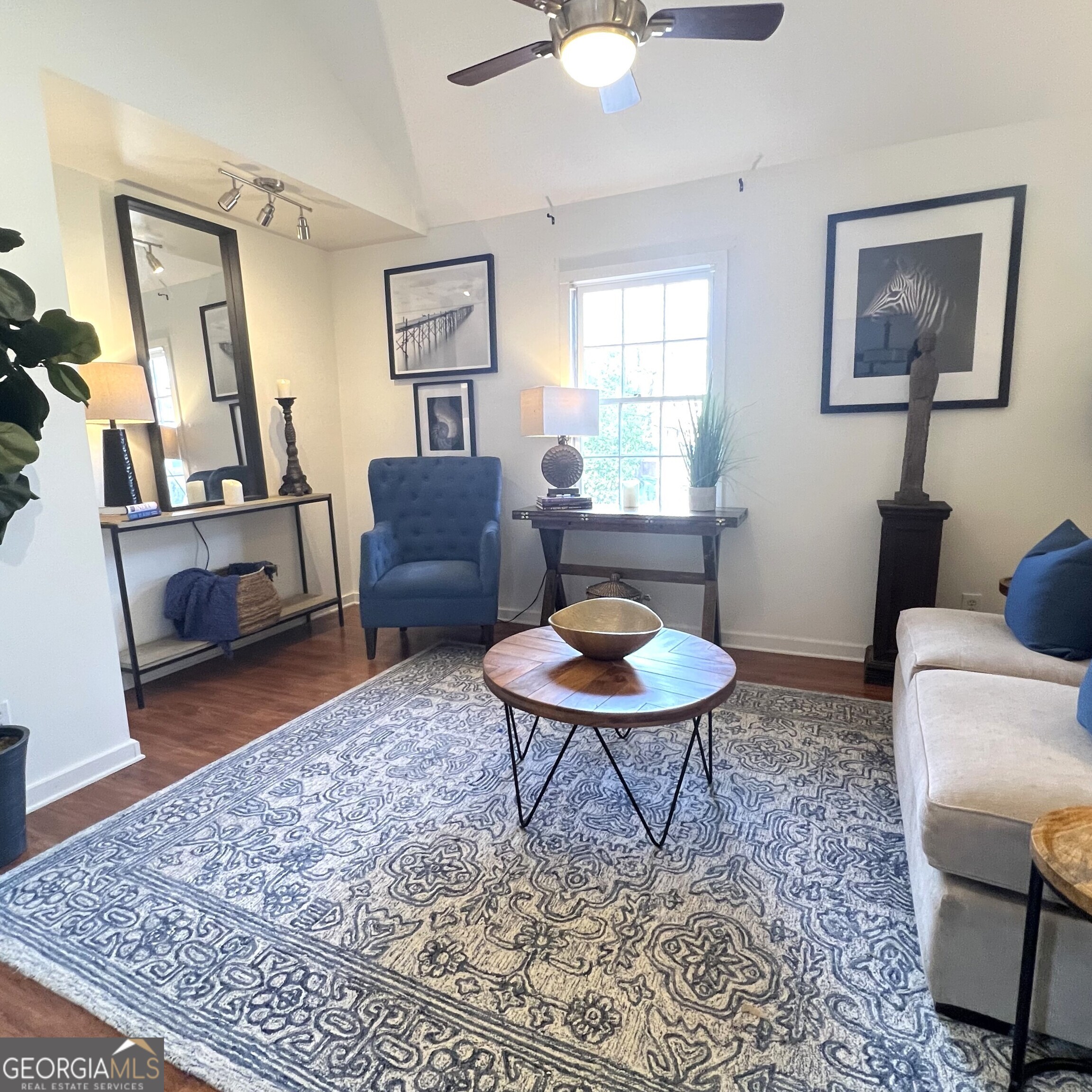 702A Myrtle Street NE