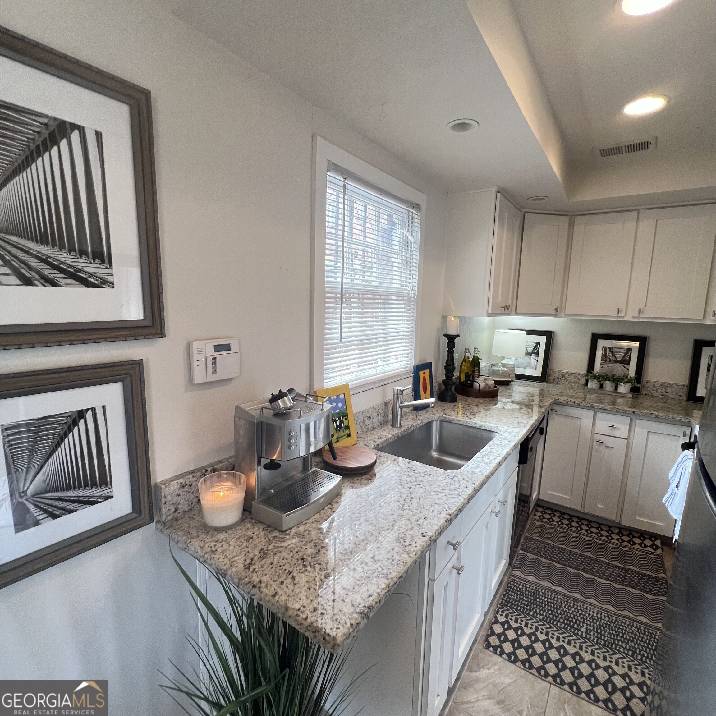 702A Myrtle Street NE