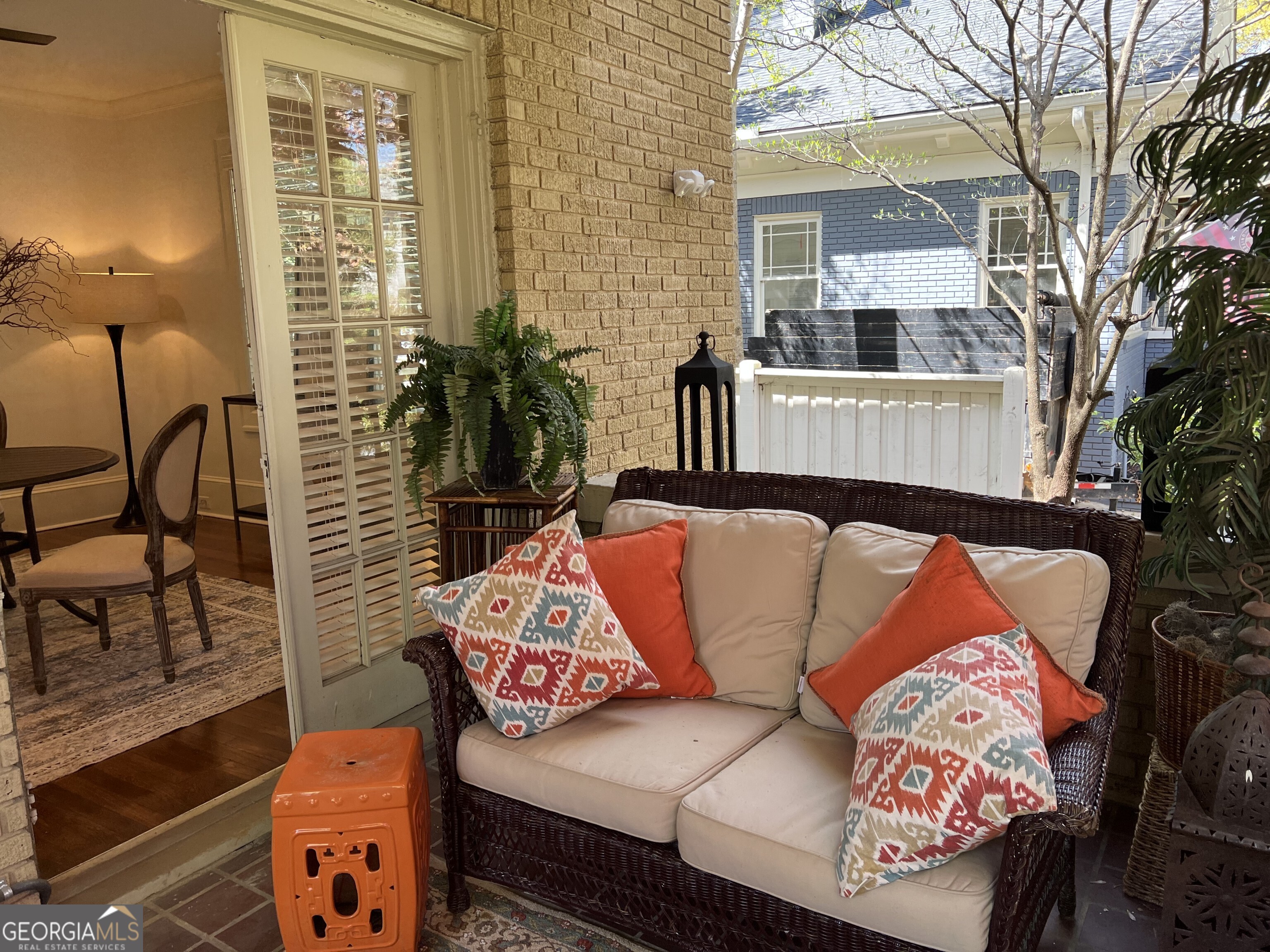 702A Myrtle Street NE