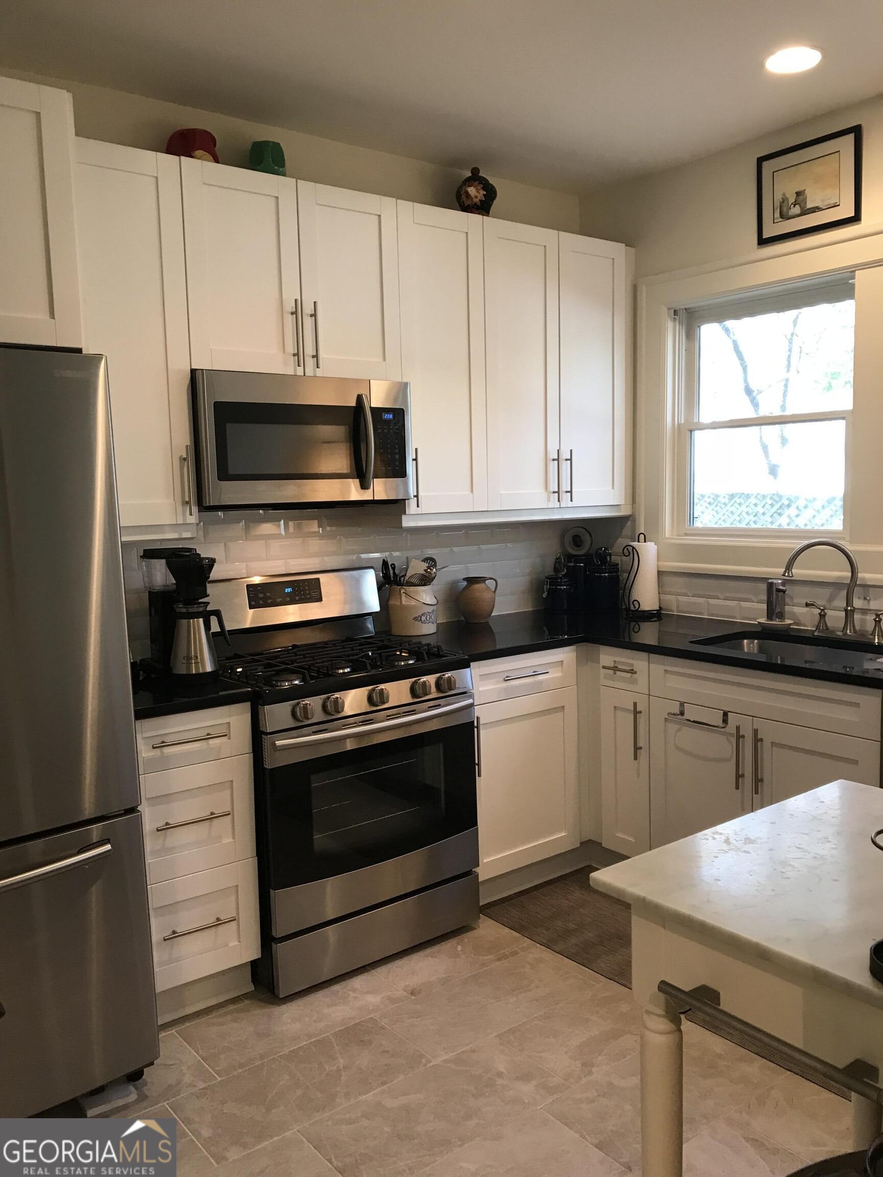 702A Myrtle Street NE