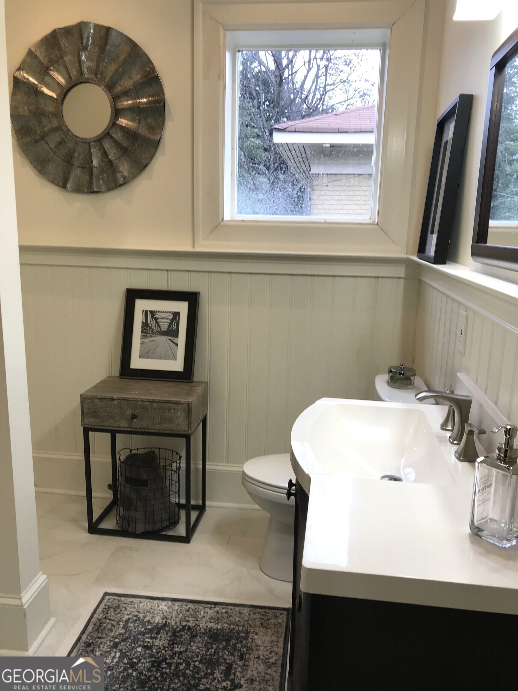 702A Myrtle Street NE