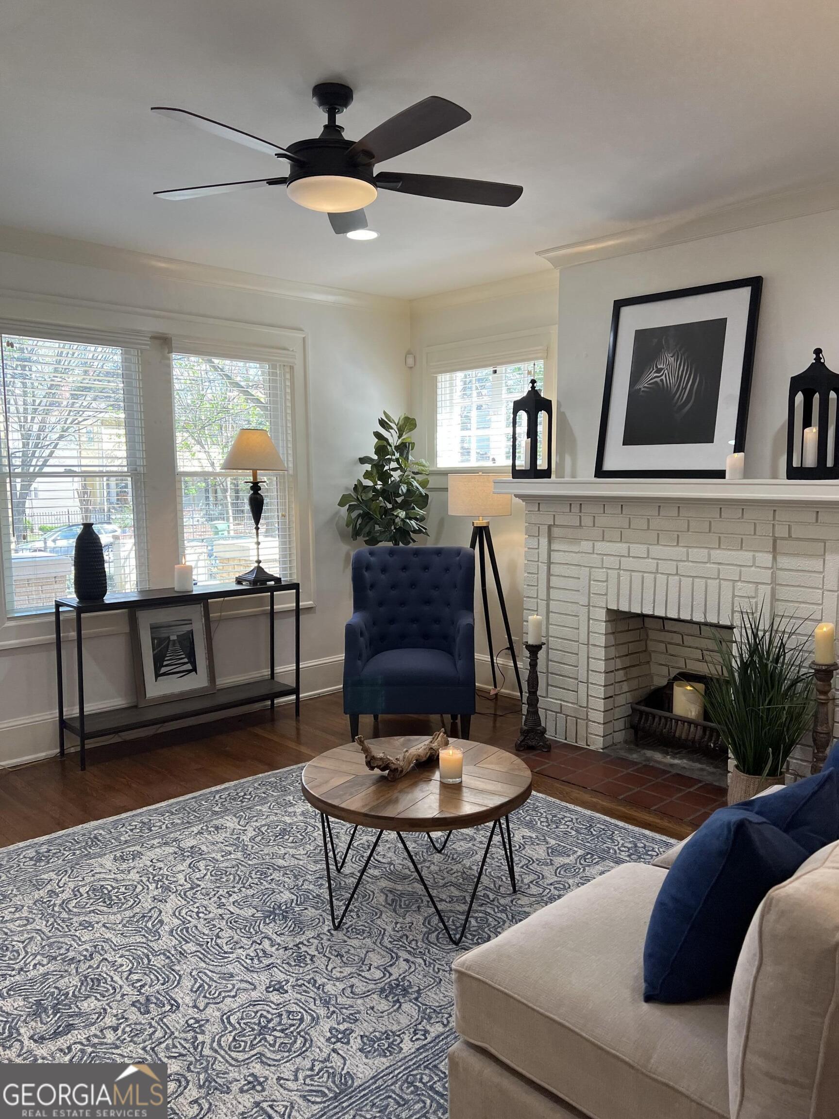 702A Myrtle Street NE