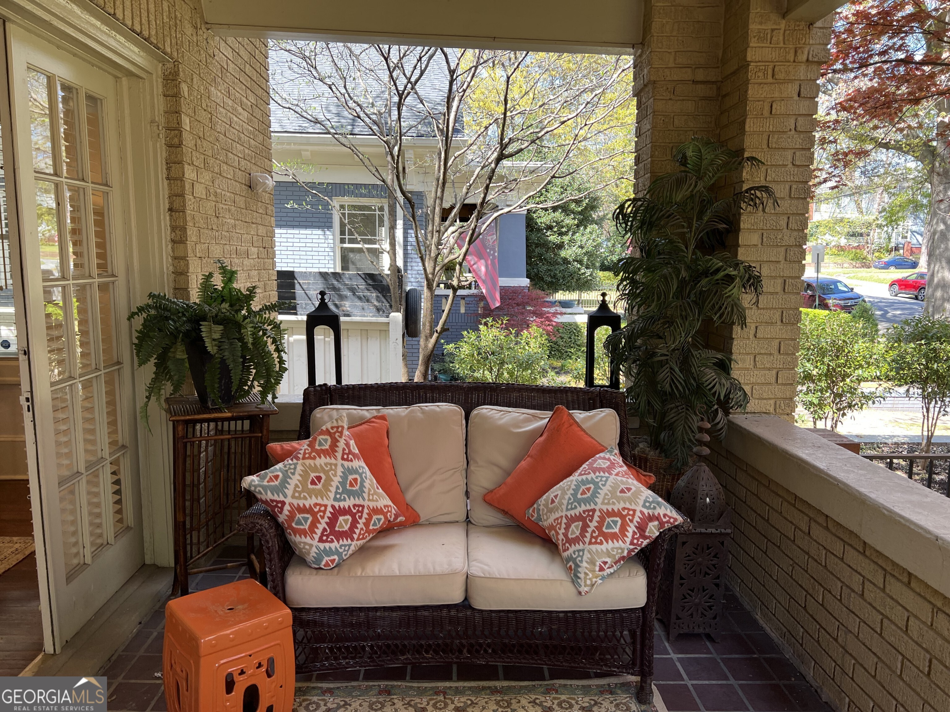 702A Myrtle Street NE