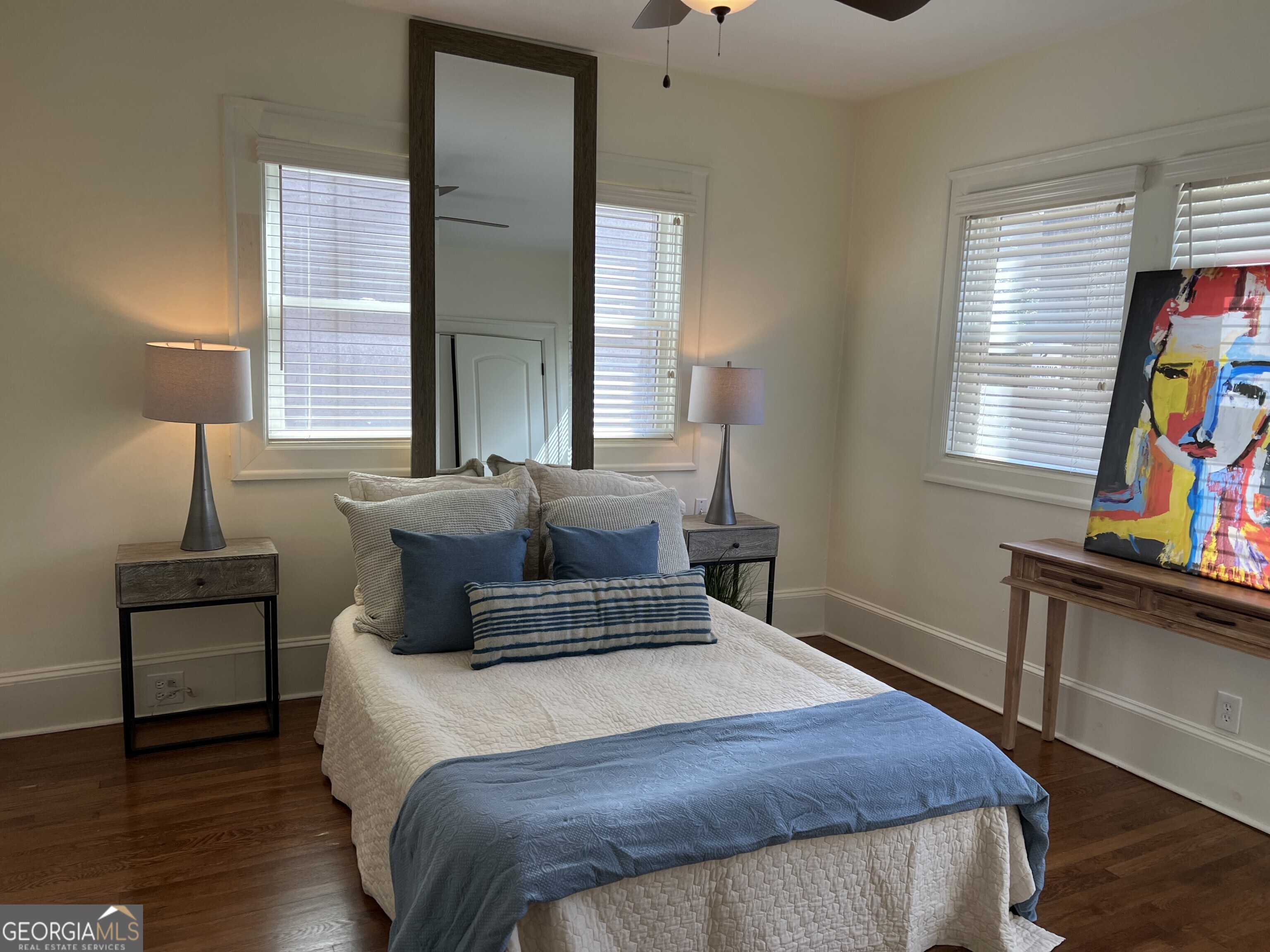 702A Myrtle Street NE