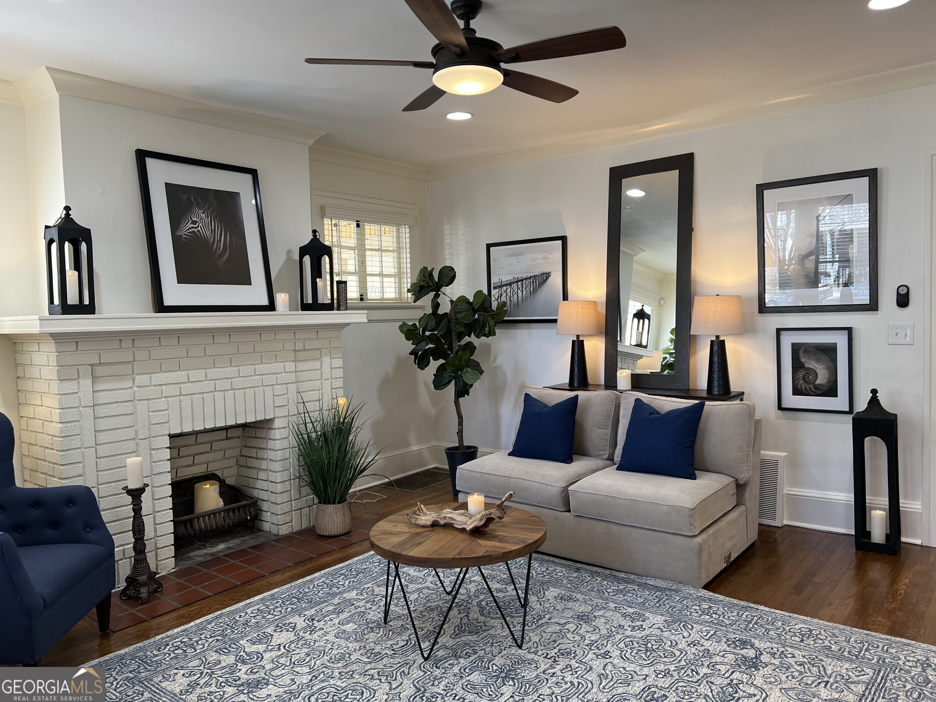 702A Myrtle Street NE