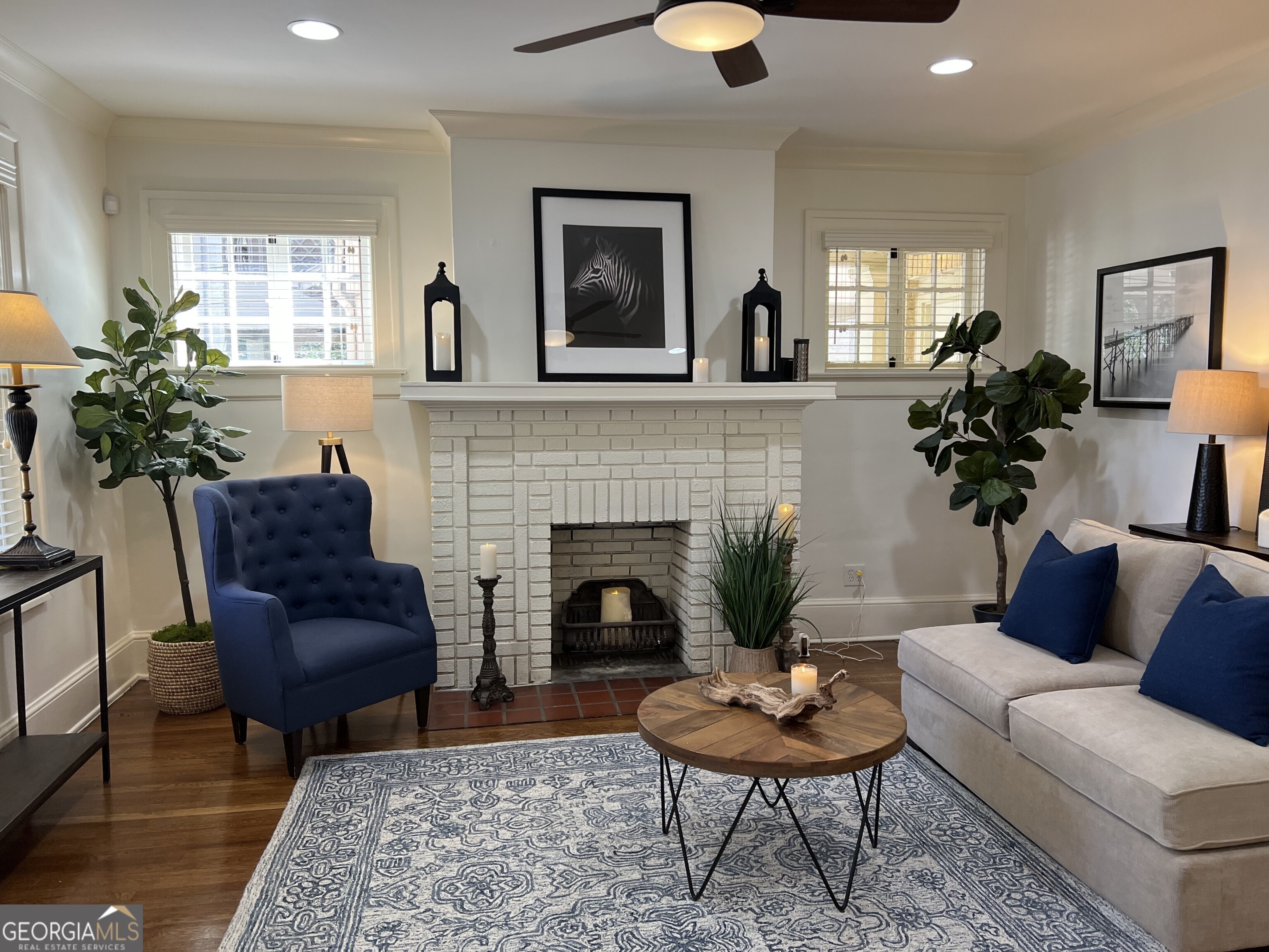 702A Myrtle Street NE