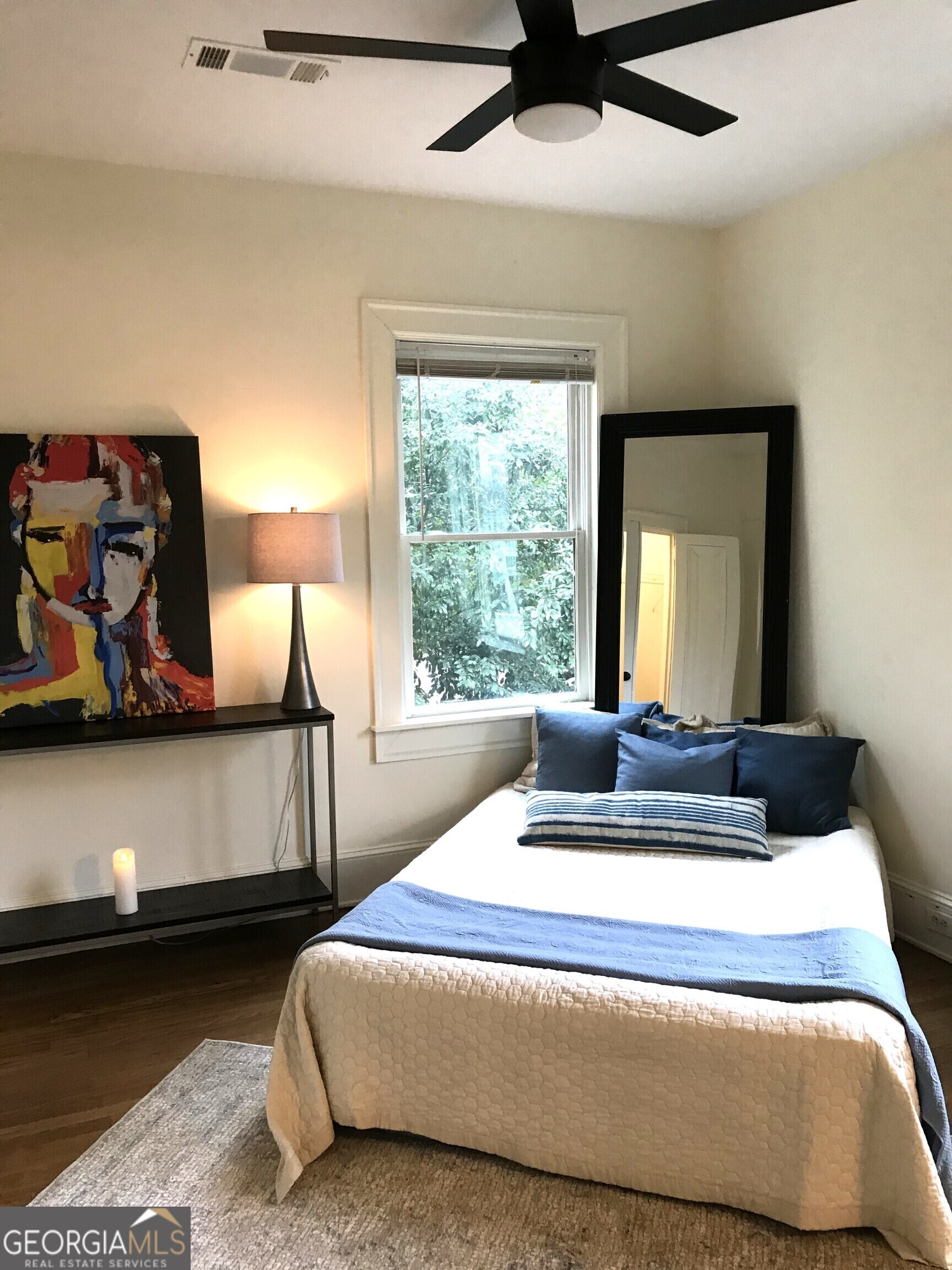 702A Myrtle Street NE