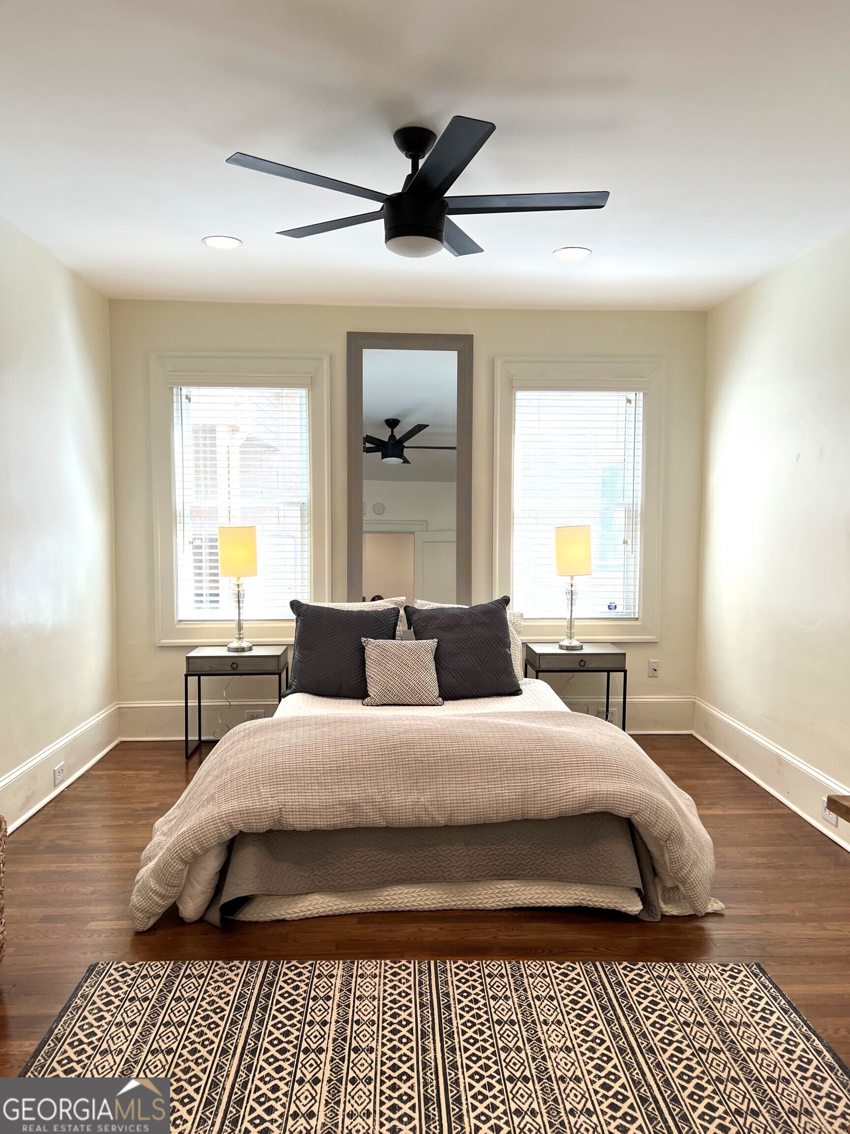 702A Myrtle Street NE