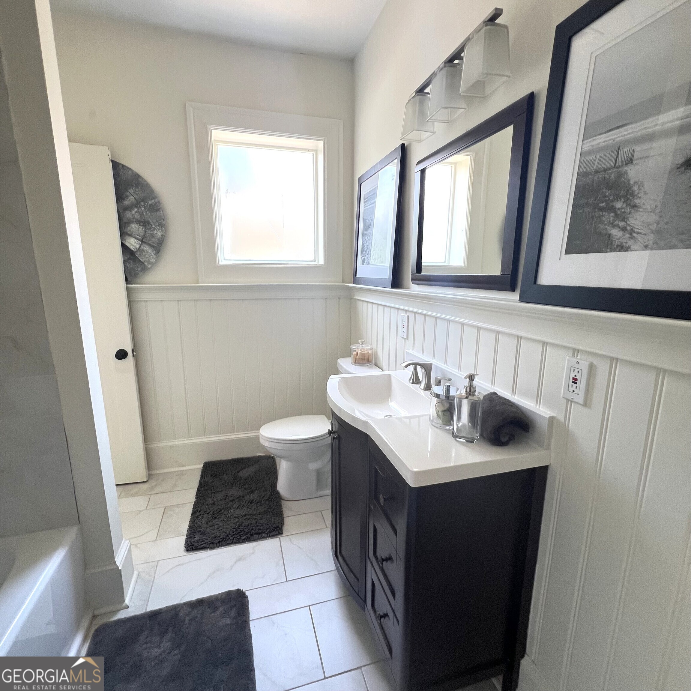 702A Myrtle Street NE