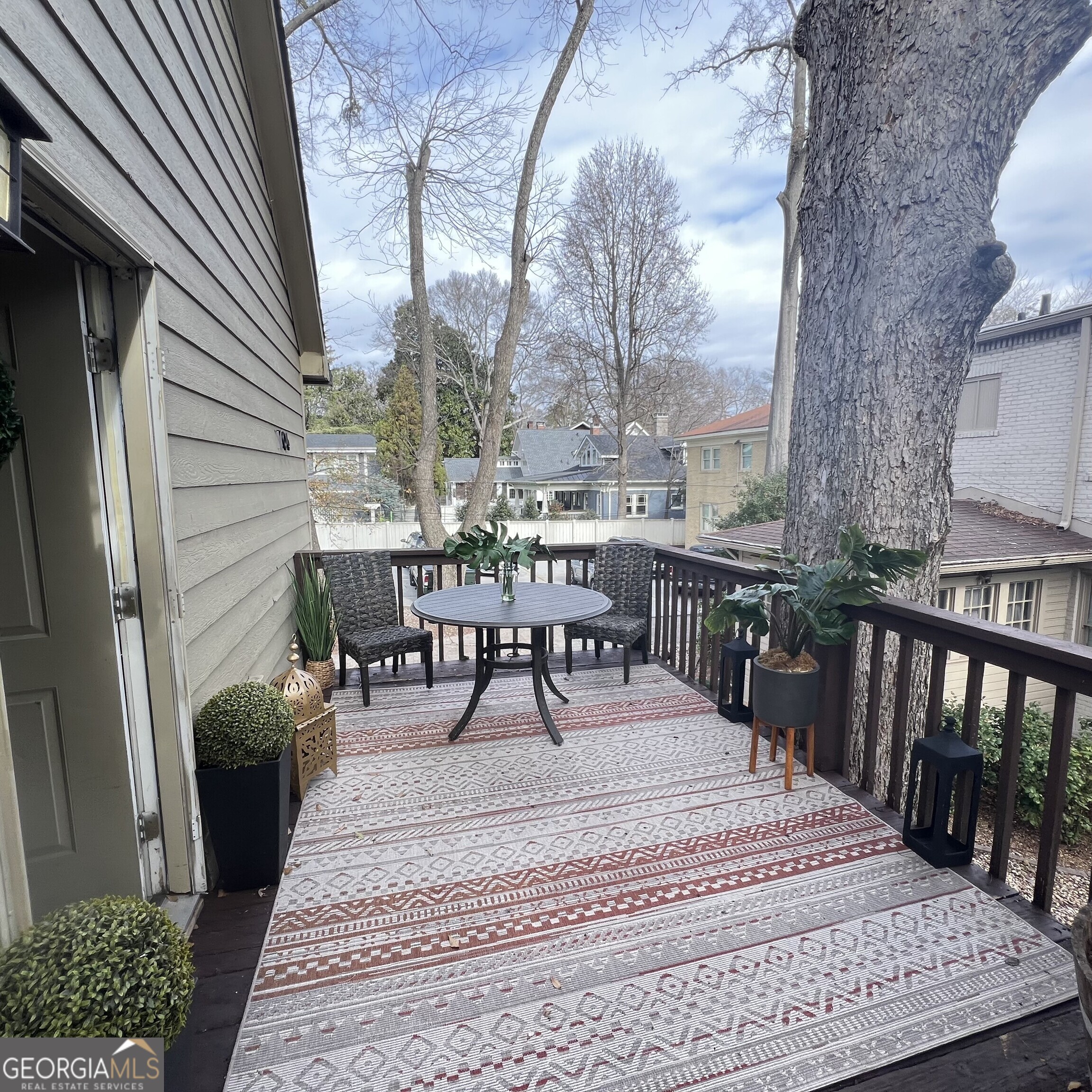 702A Myrtle Street NE