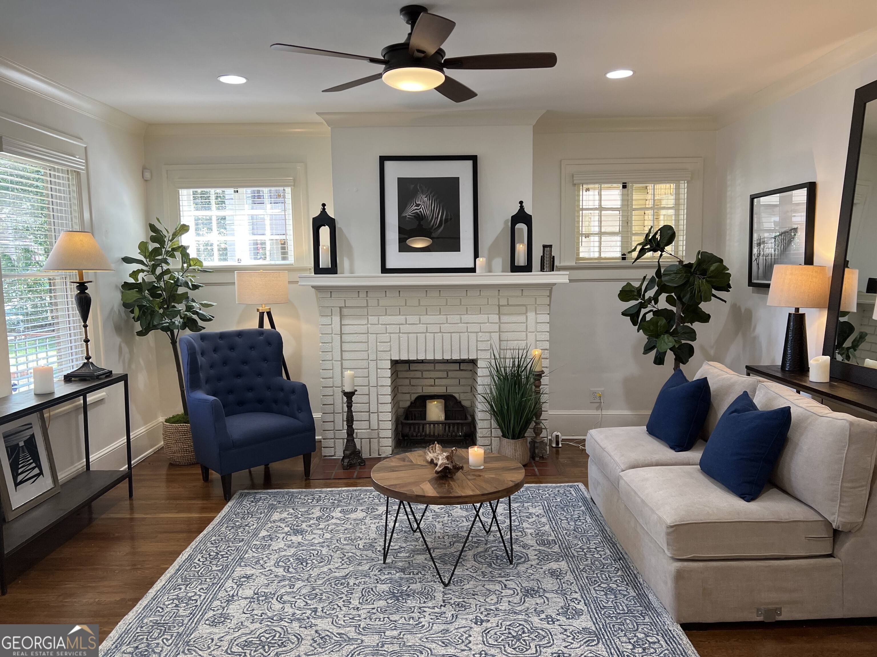 702A Myrtle Street NE