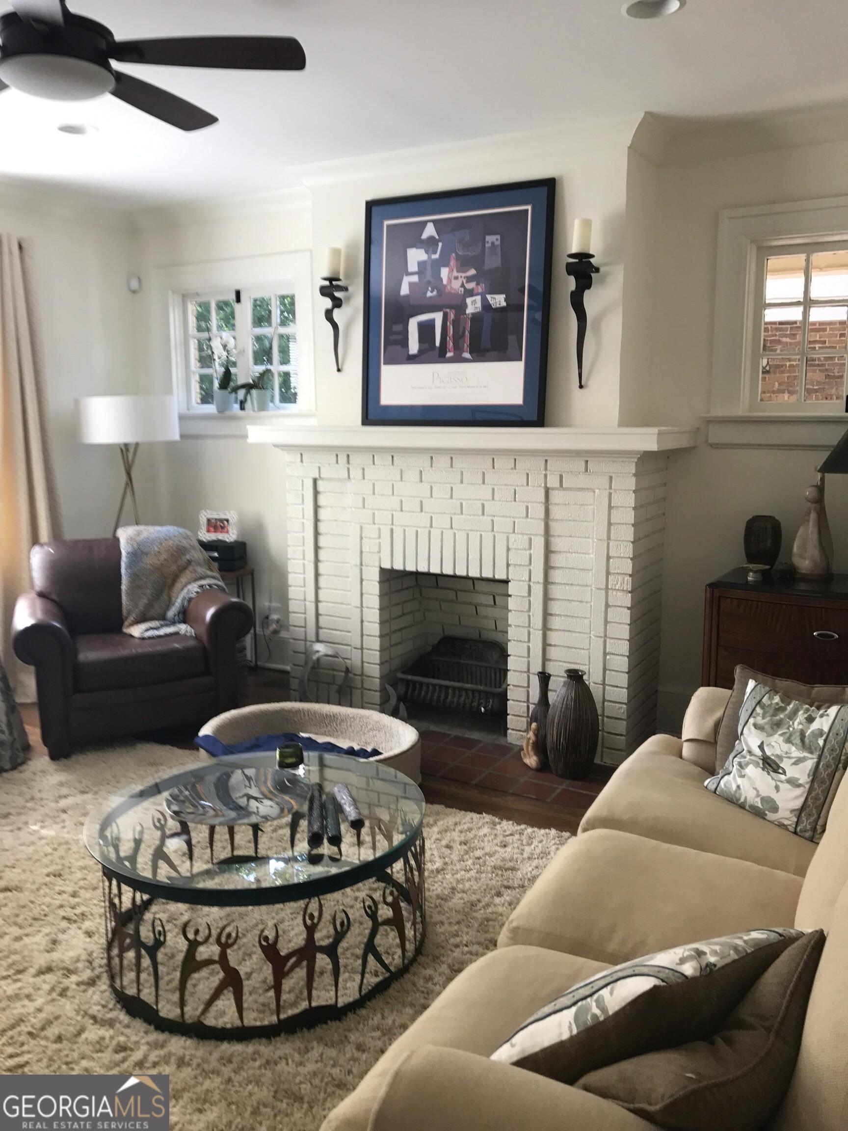 702A Myrtle Street NE