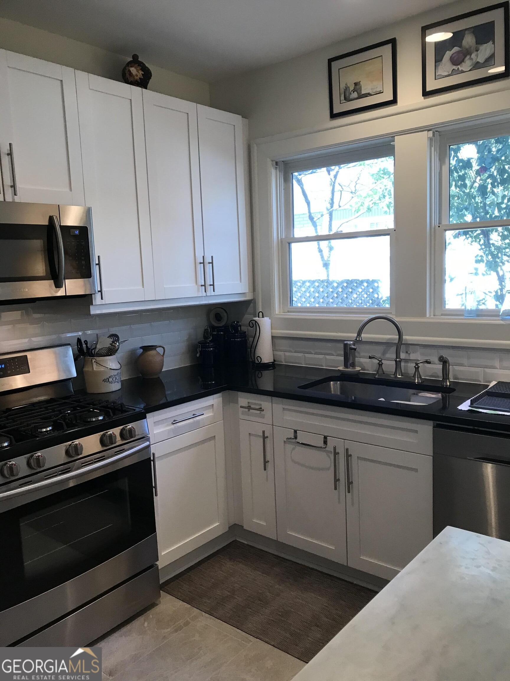 702A Myrtle Street NE