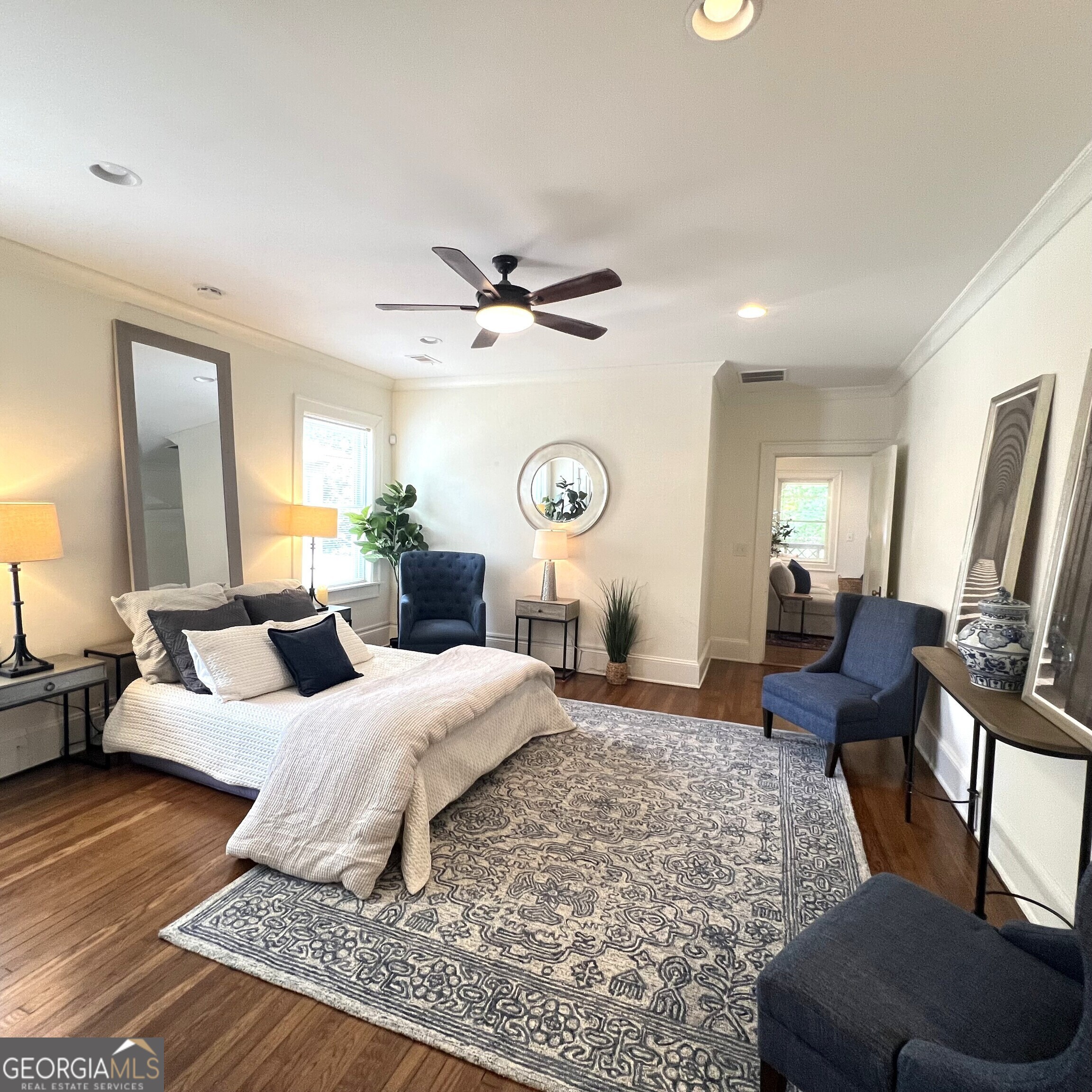 702A Myrtle Street NE