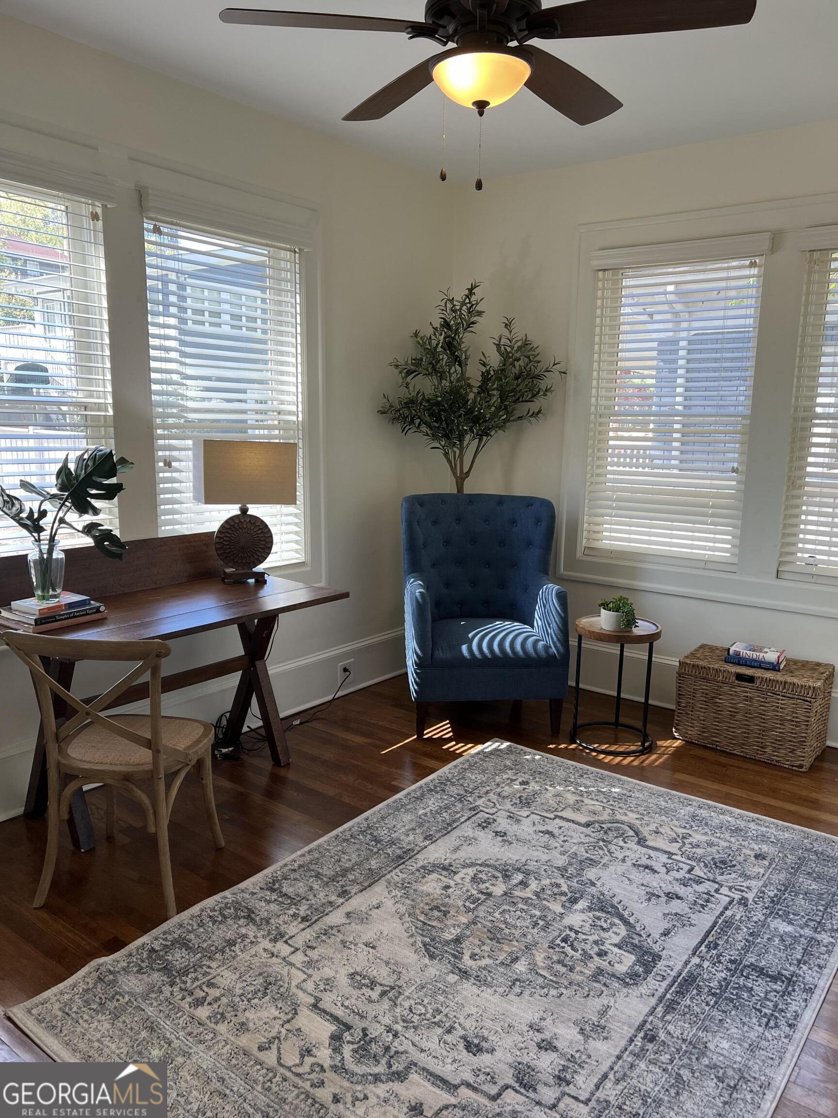 702A Myrtle Street NE