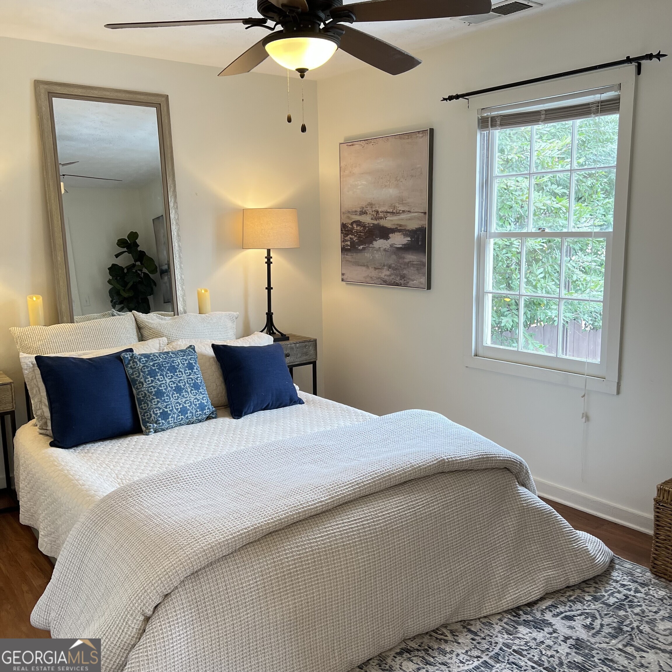 702A Myrtle Street NE