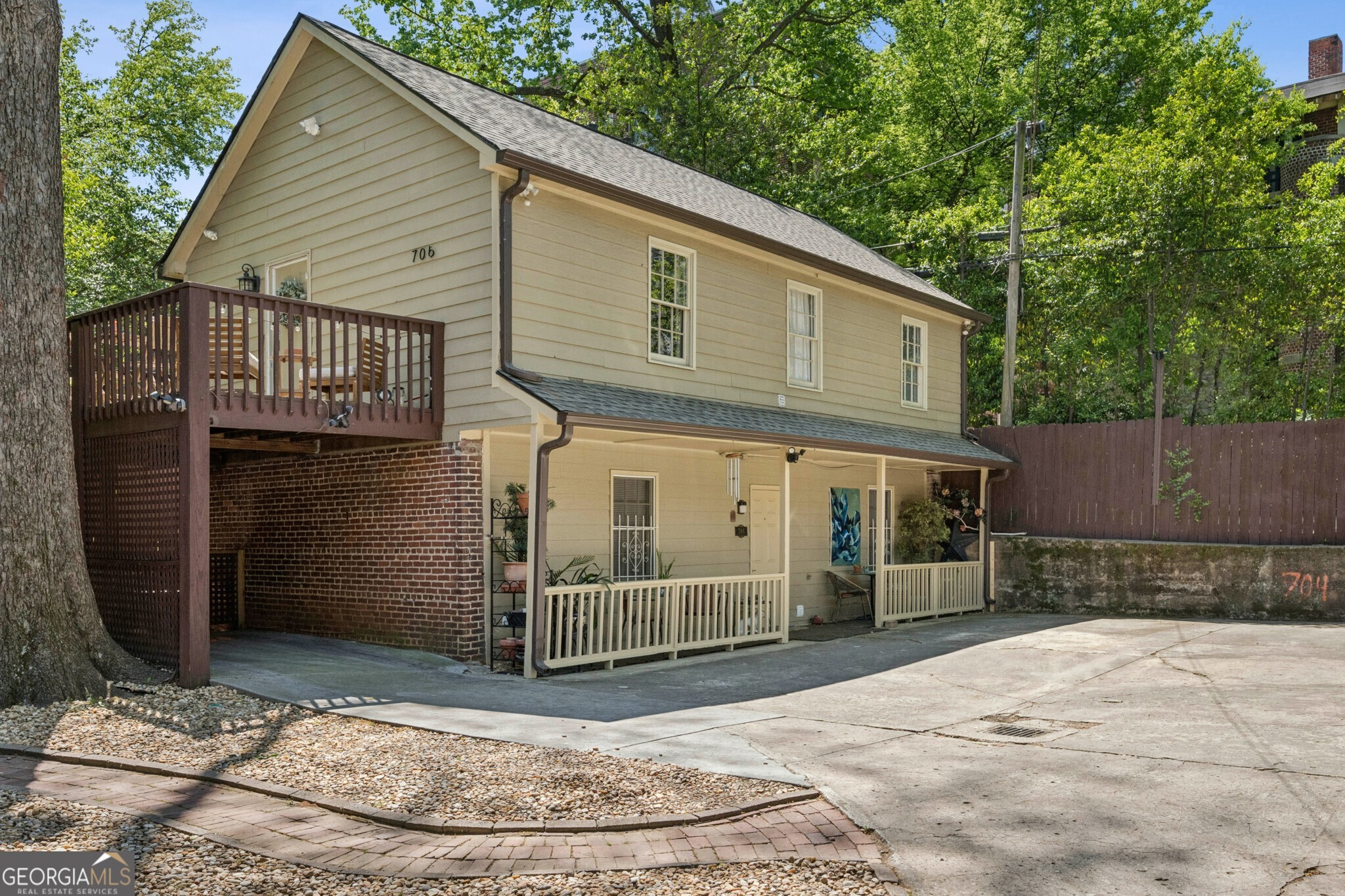 702 Myrtle Street NE