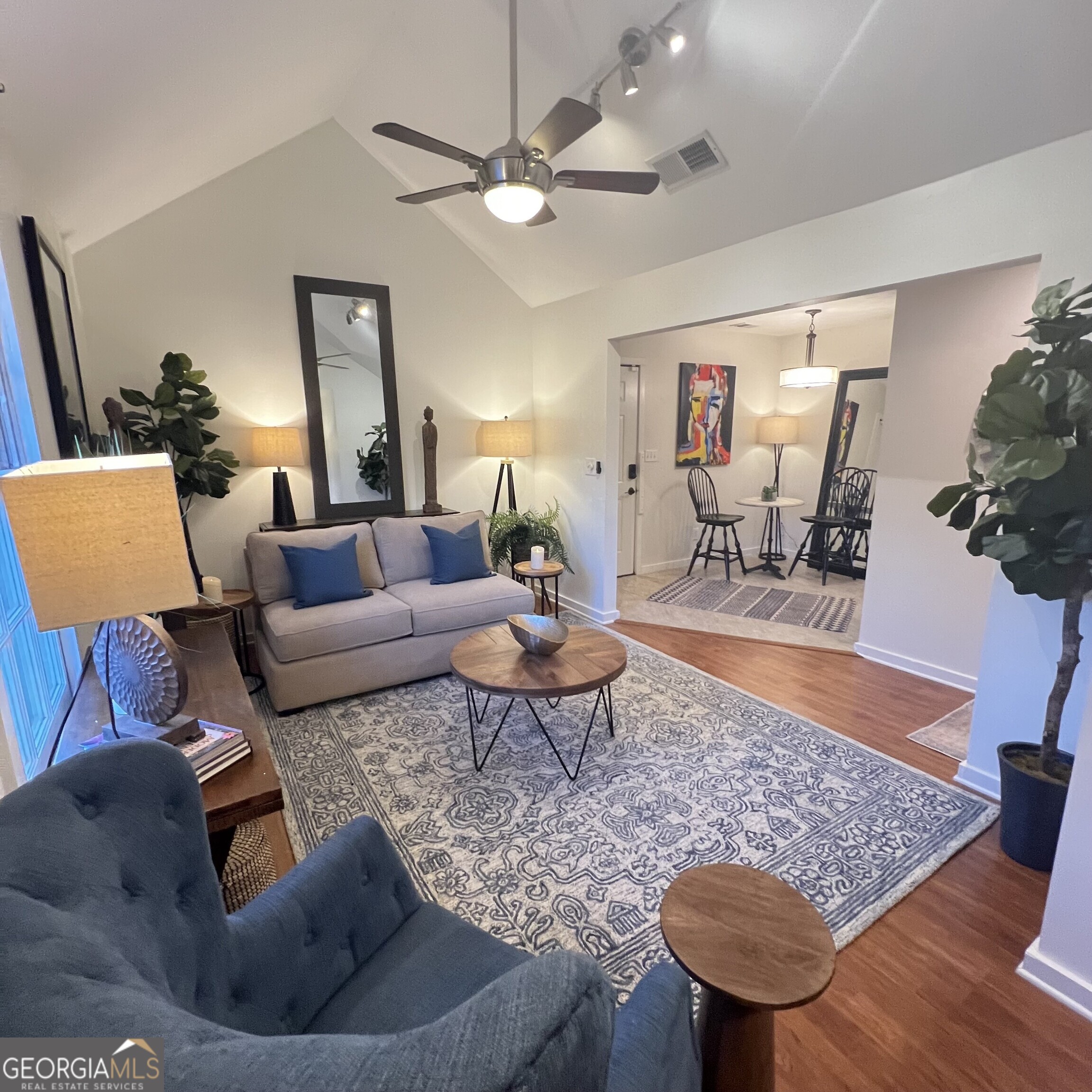 702 Myrtle Street NE