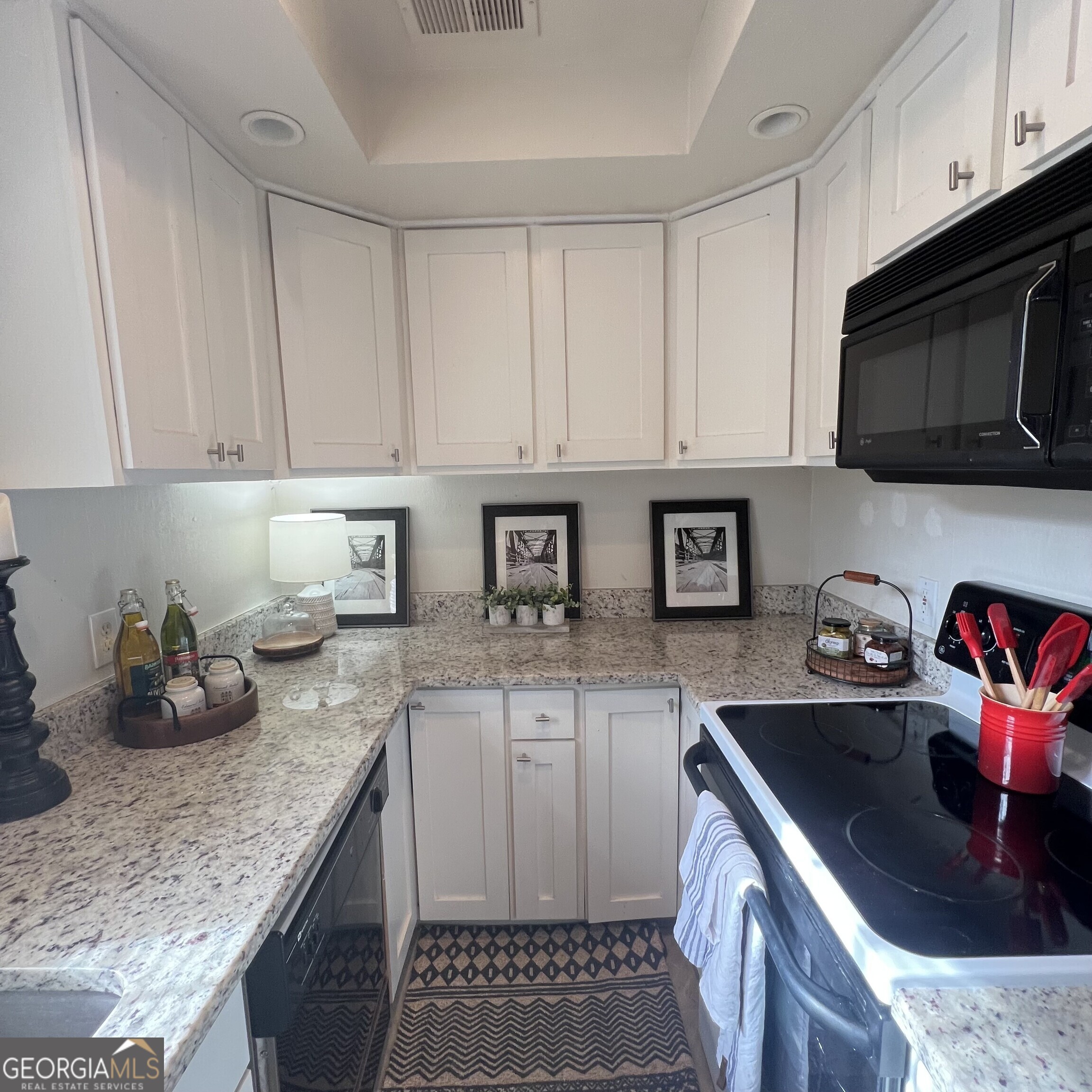 702 Myrtle Street NE