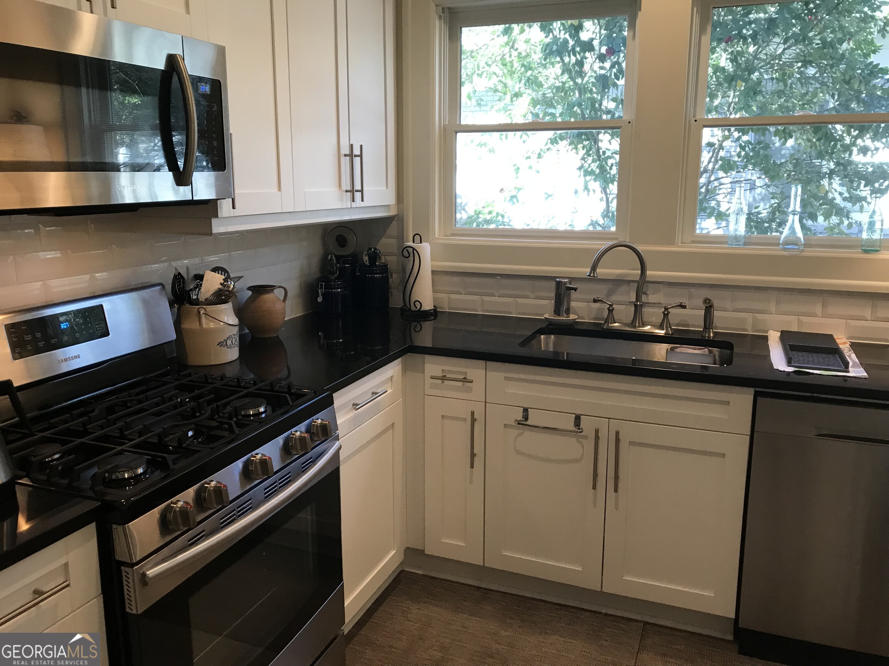 708 Myrtle Street NE