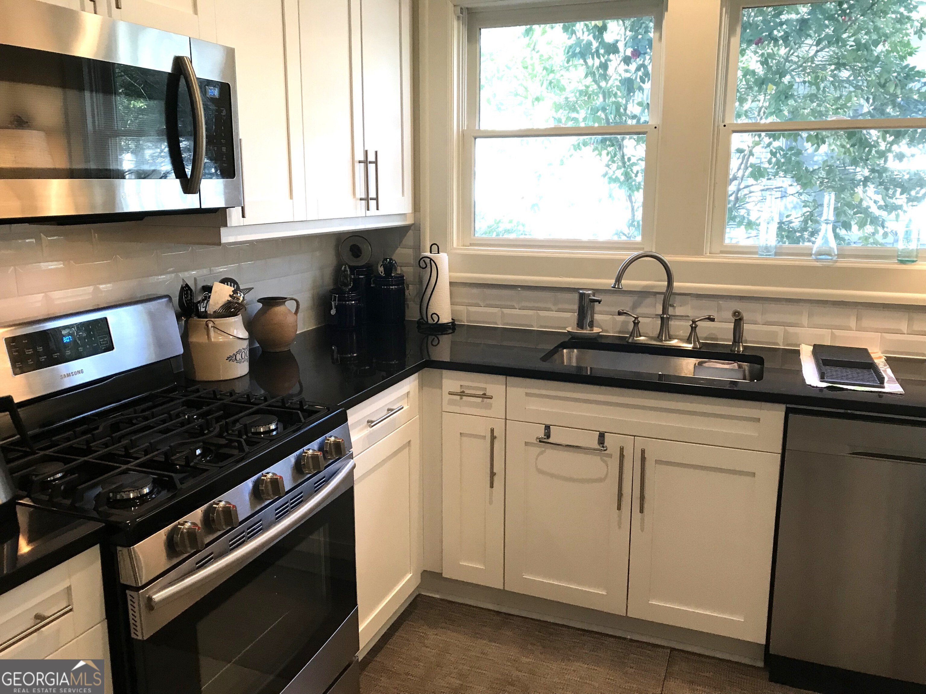 708 Myrtle Street NE