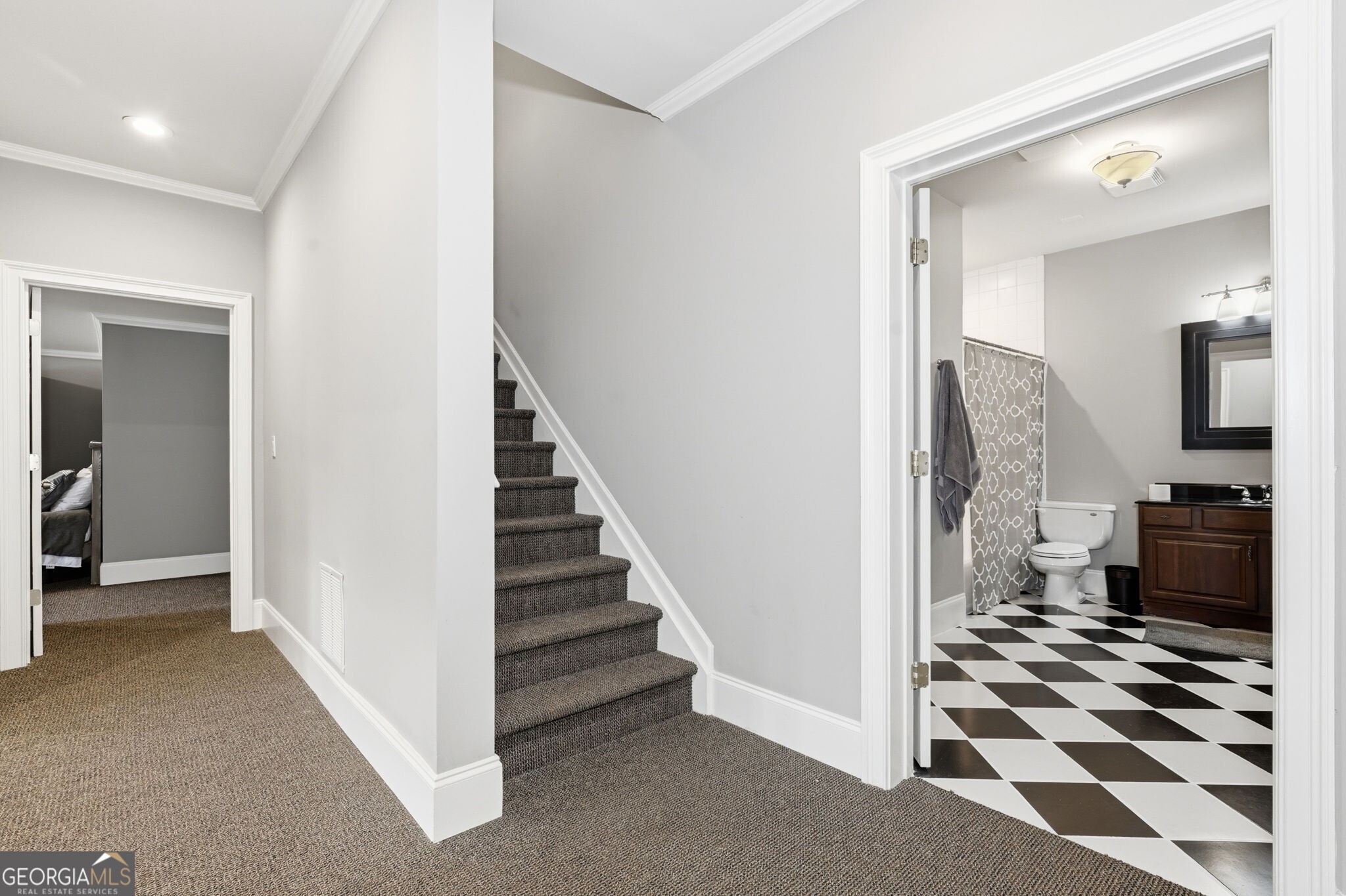 2718 Henderson Summit