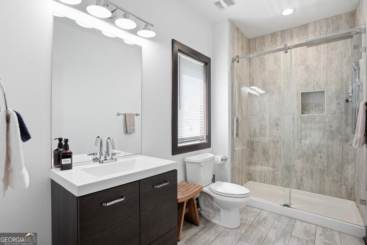 1076 Center Street NW