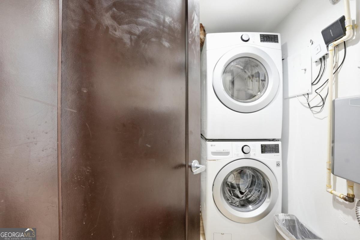 1076 Center Street NW